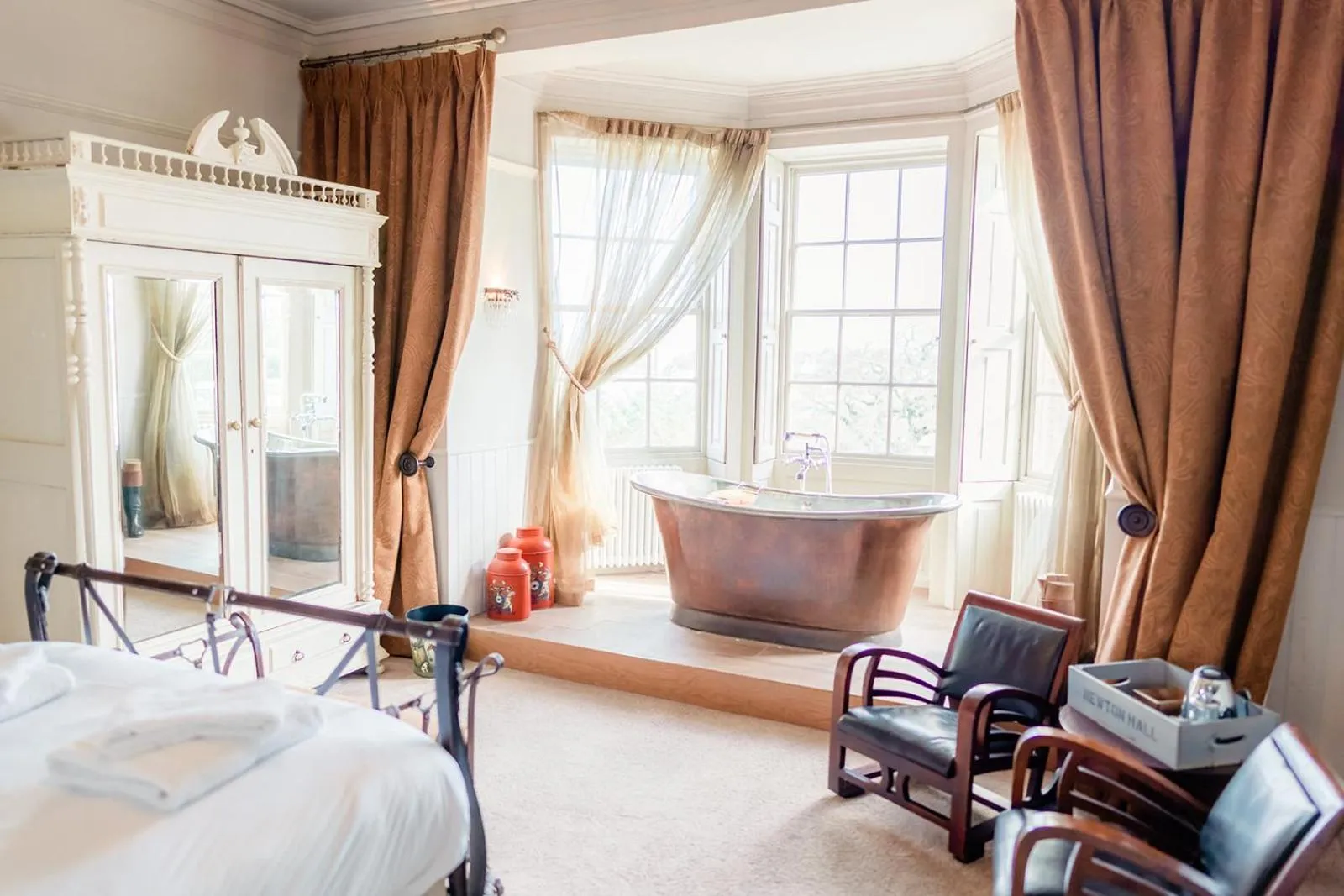 Photo of the whole room, Bed in Newton Hall