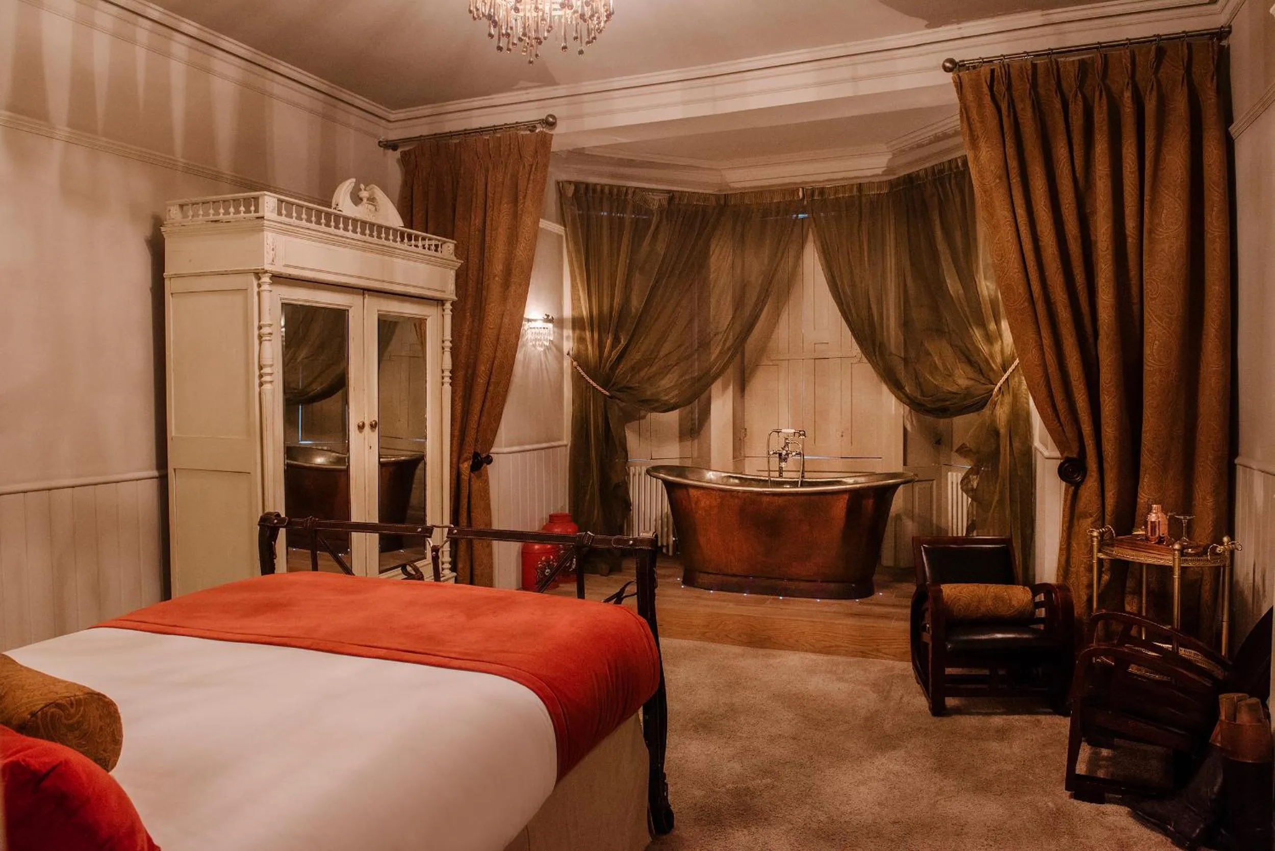 Photo of the whole room, Bed in Newton Hall