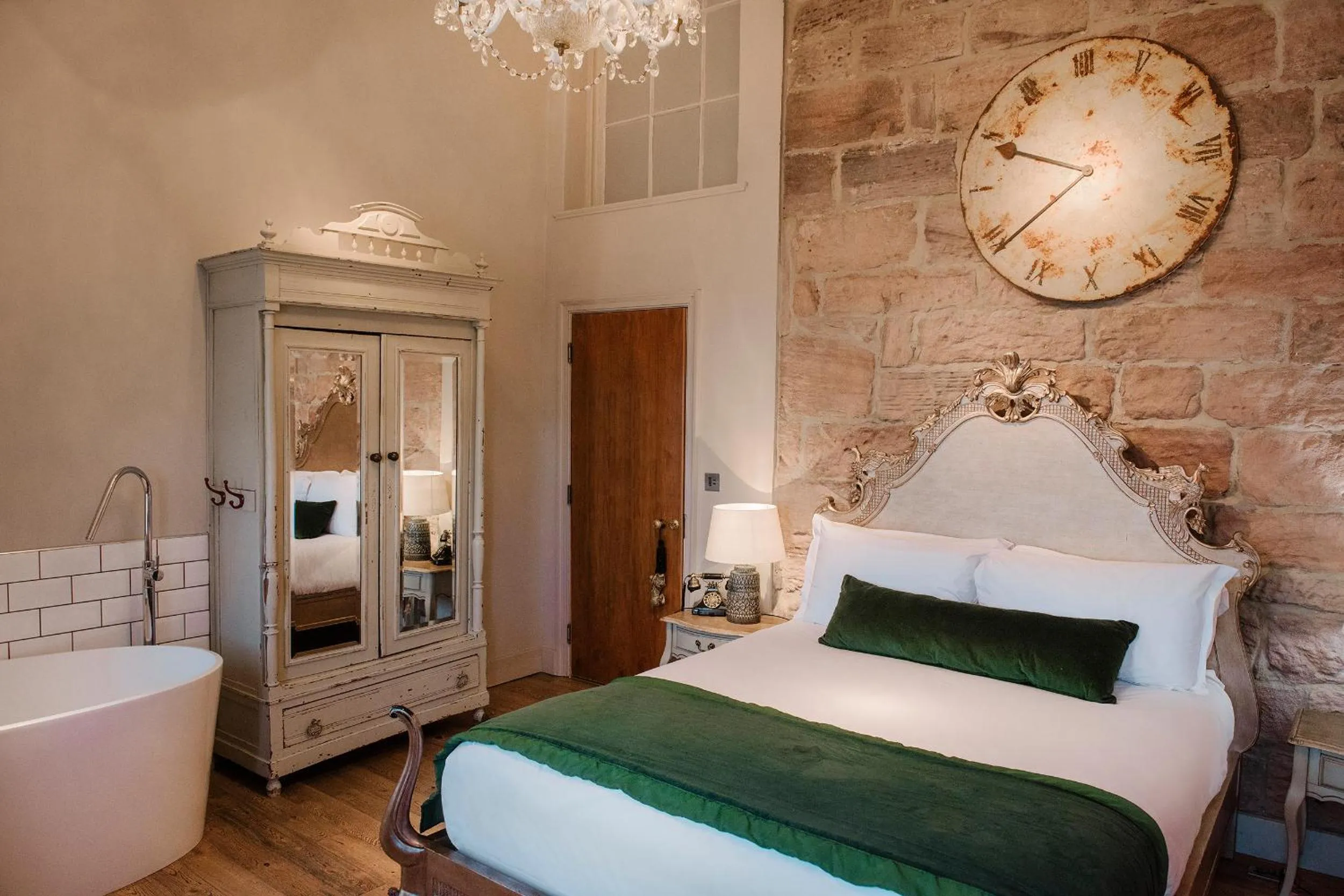 Photo of the whole room, Bed in Newton Hall