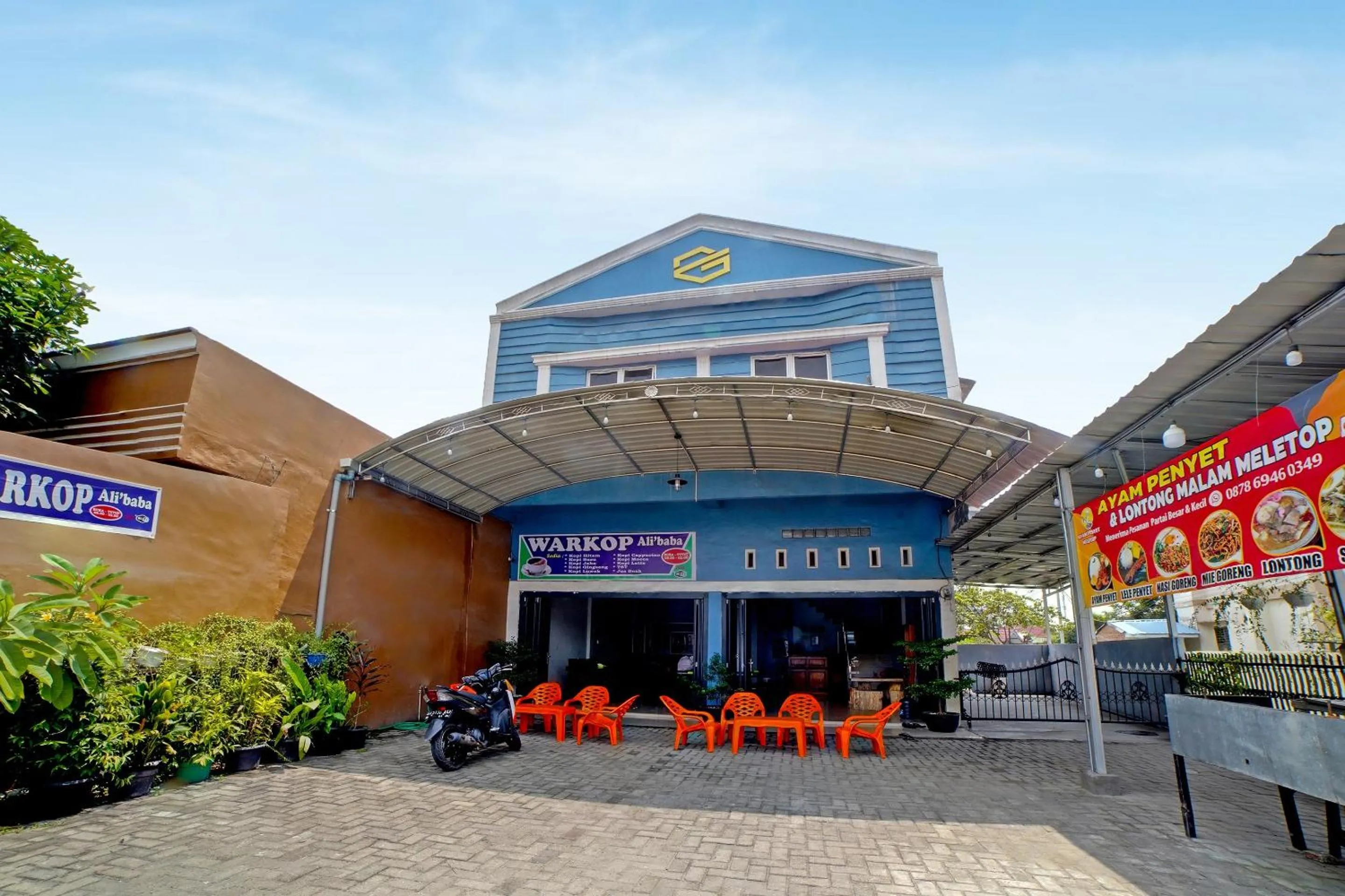 Facade/entrance in Hotel O Gurusinga Guesthouse