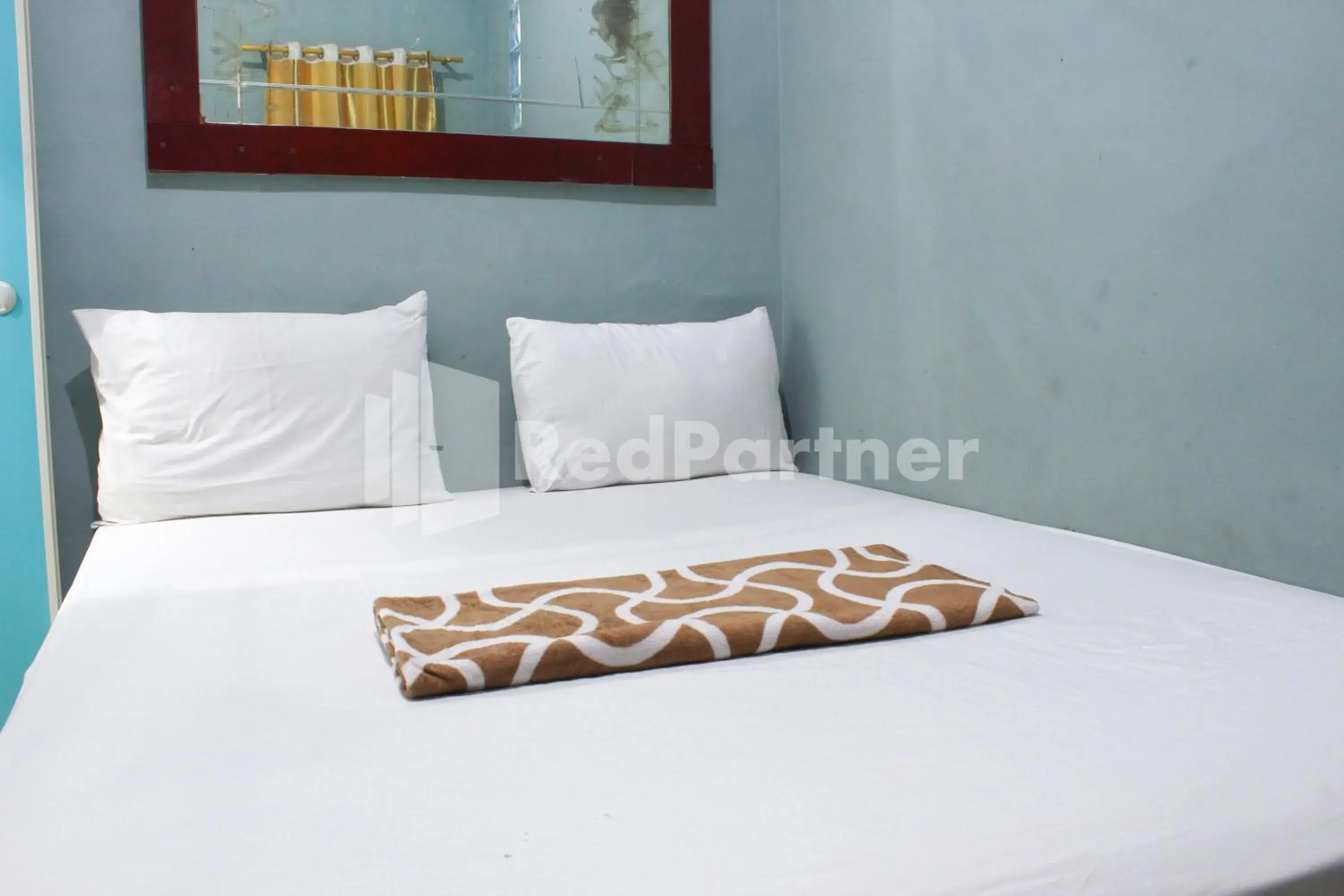 Bedroom, Bed in Snow White Residence near Grogol Mitra RedDoorz Bedroom, Bed in Snow White Residence near Grogol Mitra RedDoorz