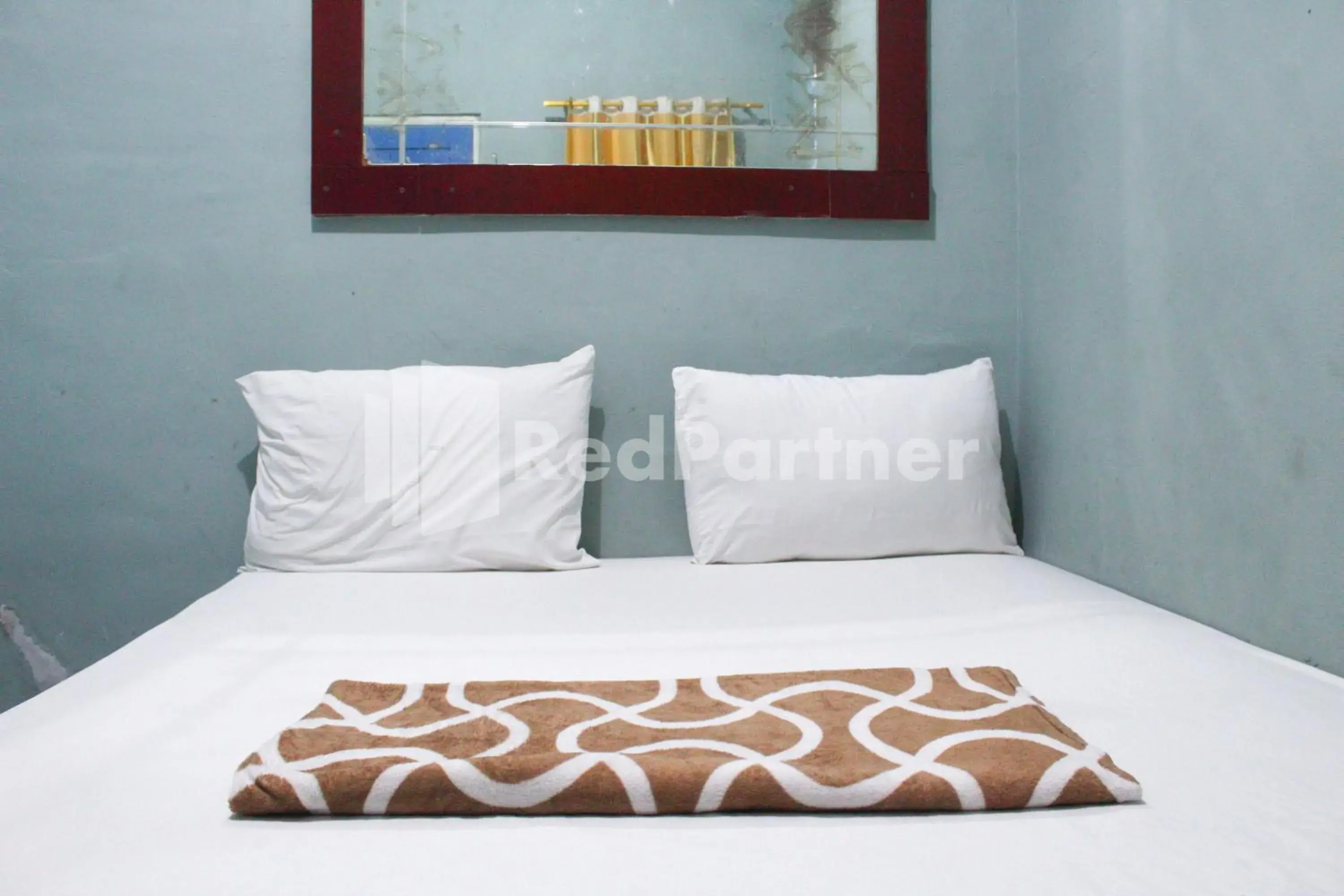 Bedroom, Bed in Snow White Residence near Grogol Mitra RedDoorz Bedroom, Bed in Snow White Residence near Grogol Mitra RedDoorz
