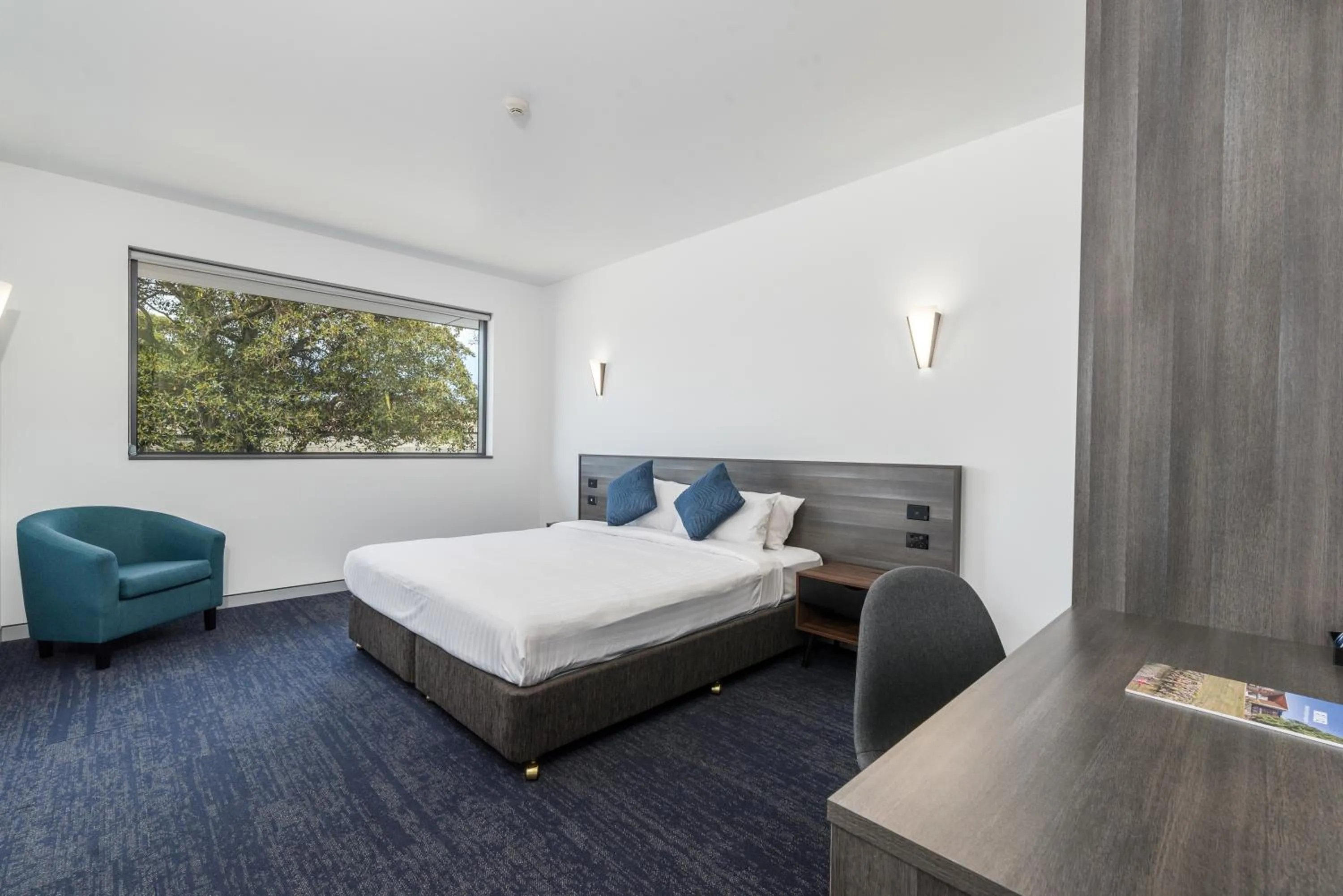 Bed in Thornton Executive Hotel