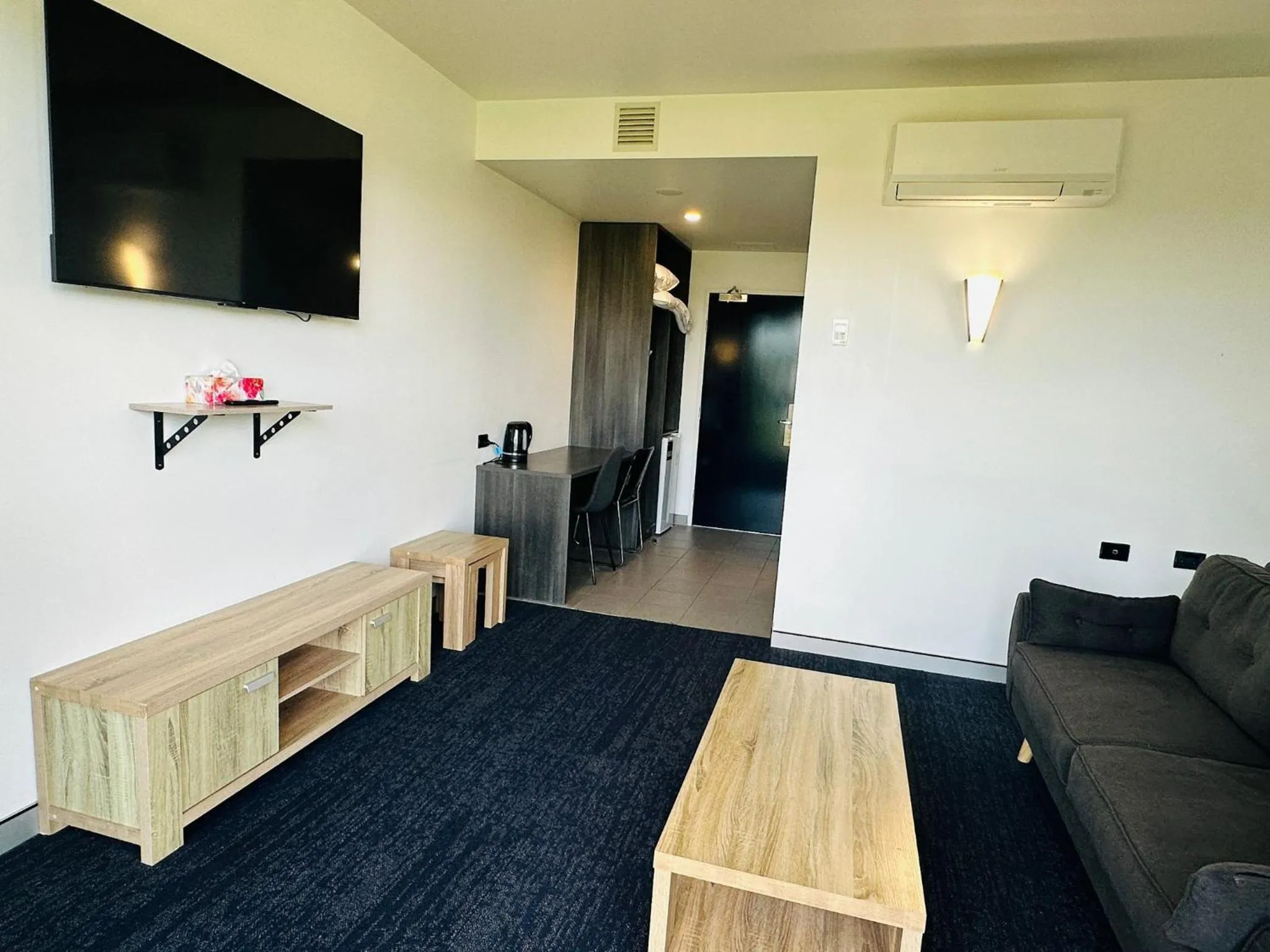 TV and multimedia in Thornton Executive Hotel