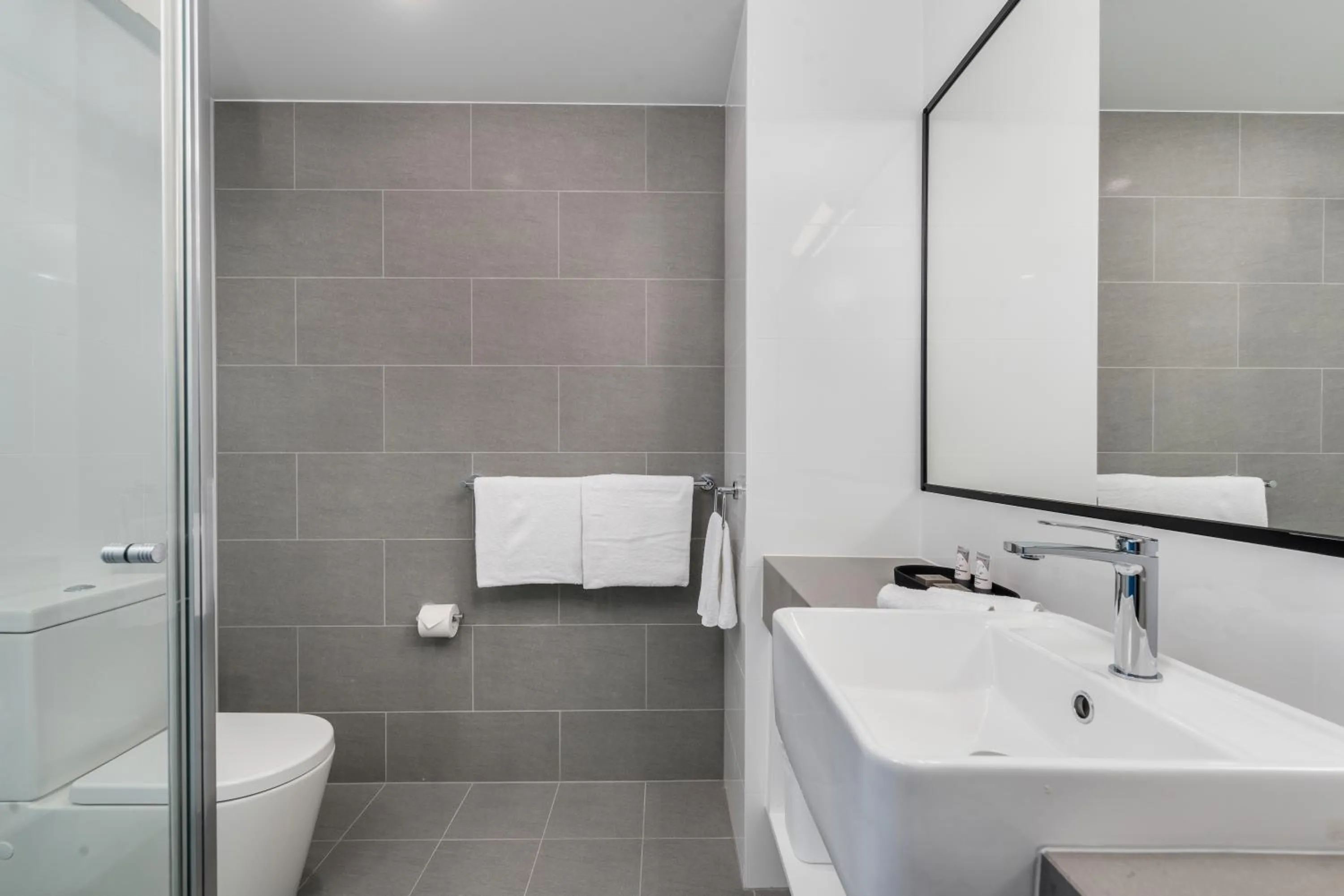 Bathroom in Thornton Executive Hotel