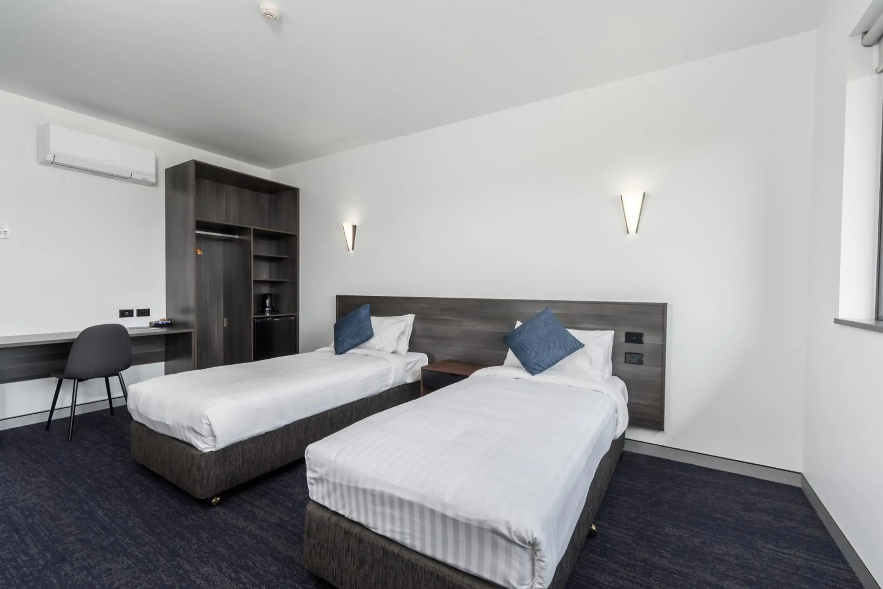 Bedroom, Bed in Thornton Executive Hotel Bedroom, Bed in Thornton Executive Hotel