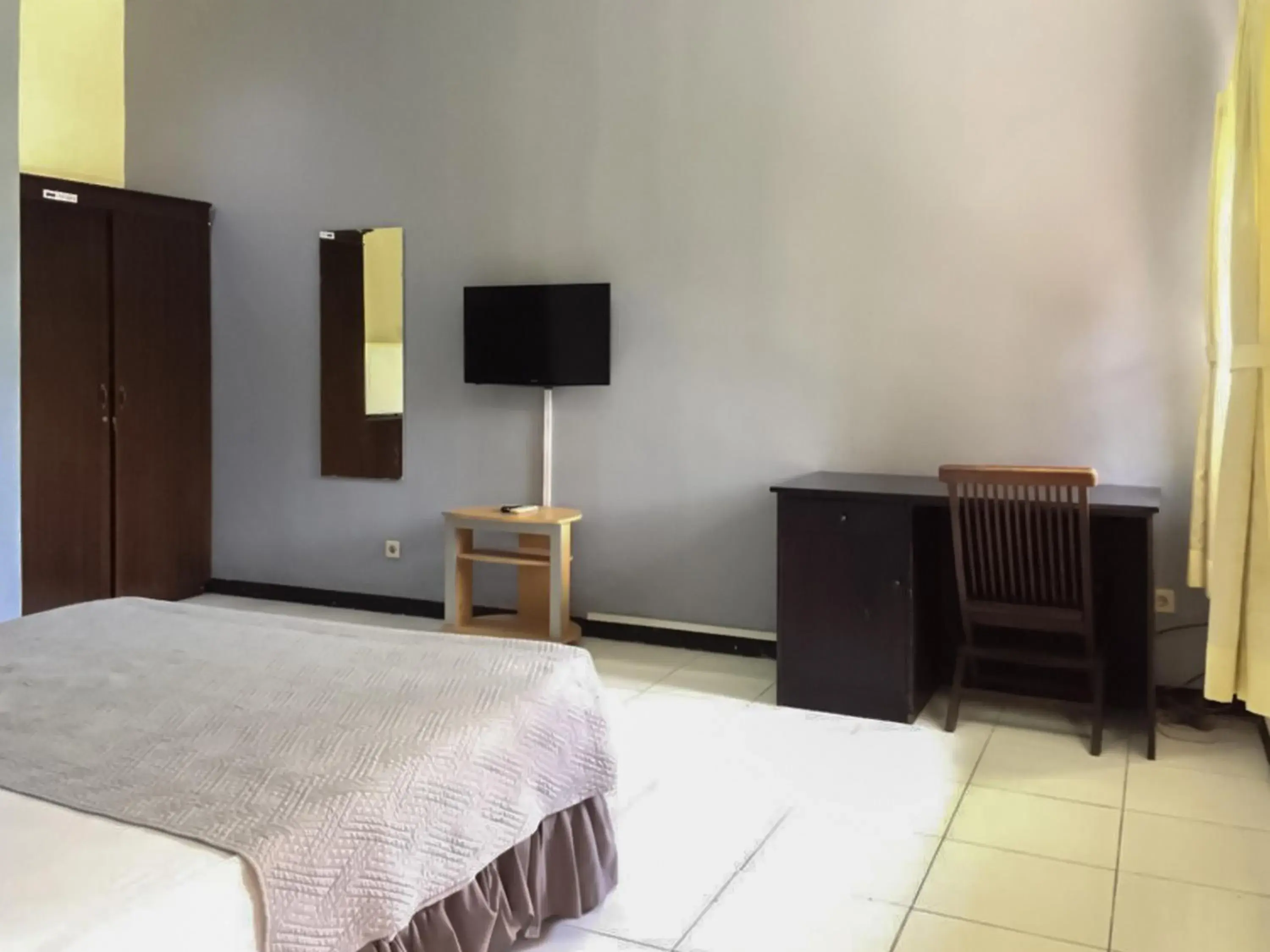 Bedroom, Bed in Kemang Place near Lippo Mall Kemang Mitra RedDoorz Bedroom, Bed in Kemang Place near Lippo Mall Kemang Mitra RedDoorz