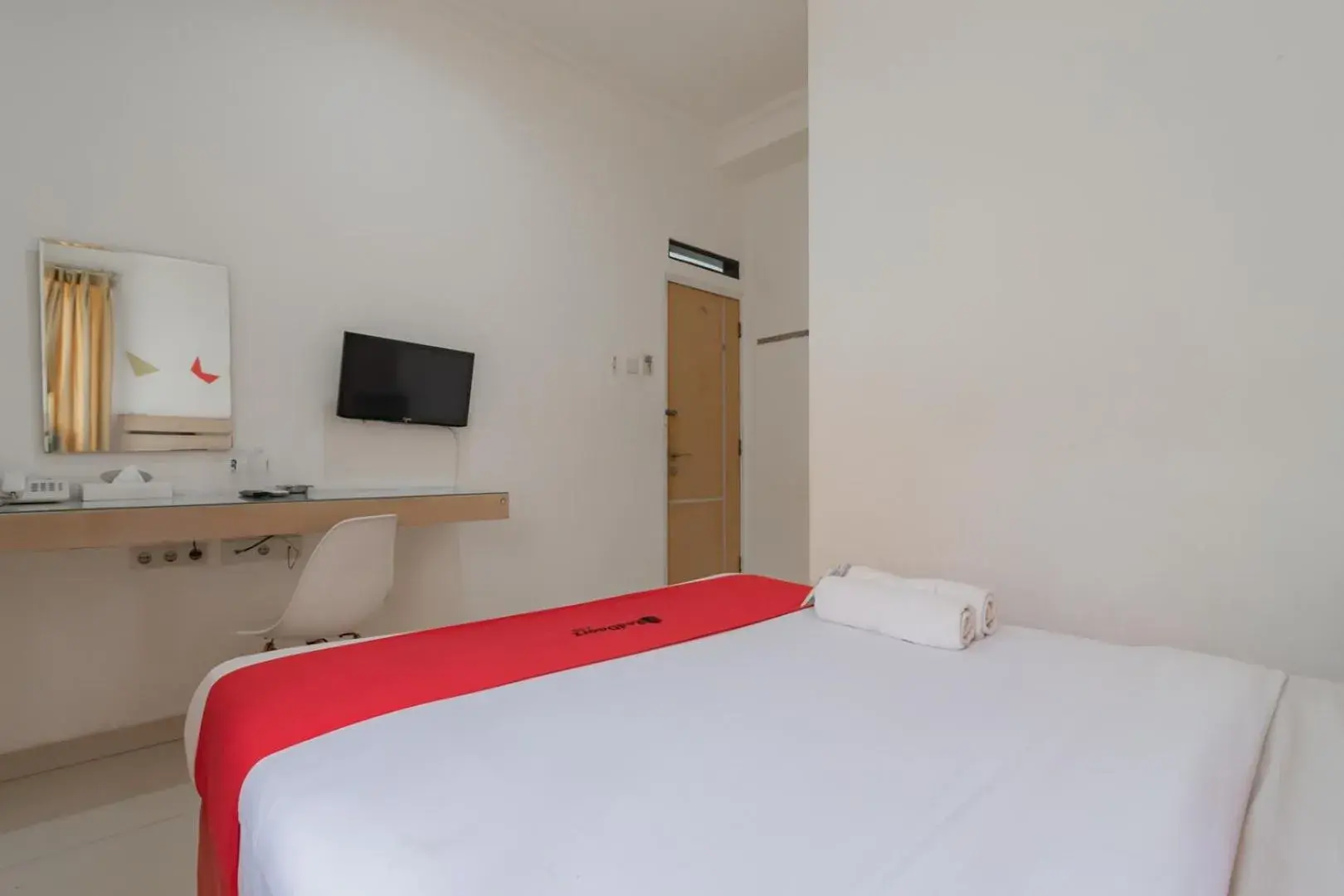 Bed in RedDoorz near Alun Alun Bandung 3 Bed in RedDoorz near Alun Alun Bandung 3