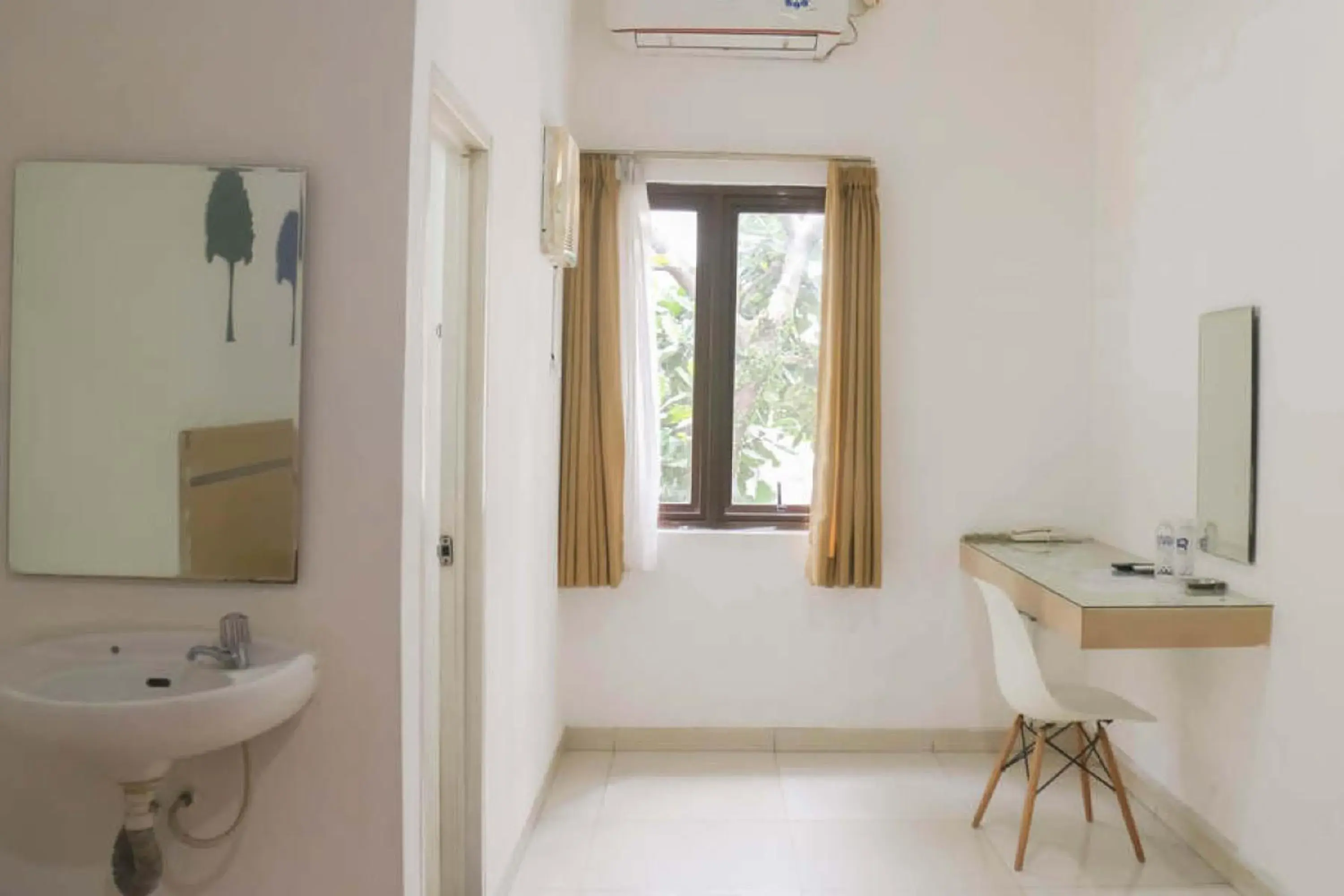 Bedroom in RedDoorz near Alun Alun Bandung 3 Bedroom in RedDoorz near Alun Alun Bandung 3