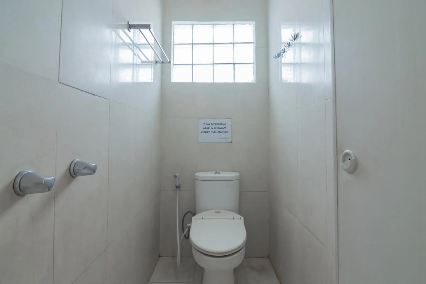 RedDoorz near Alun Alun Bandung 3