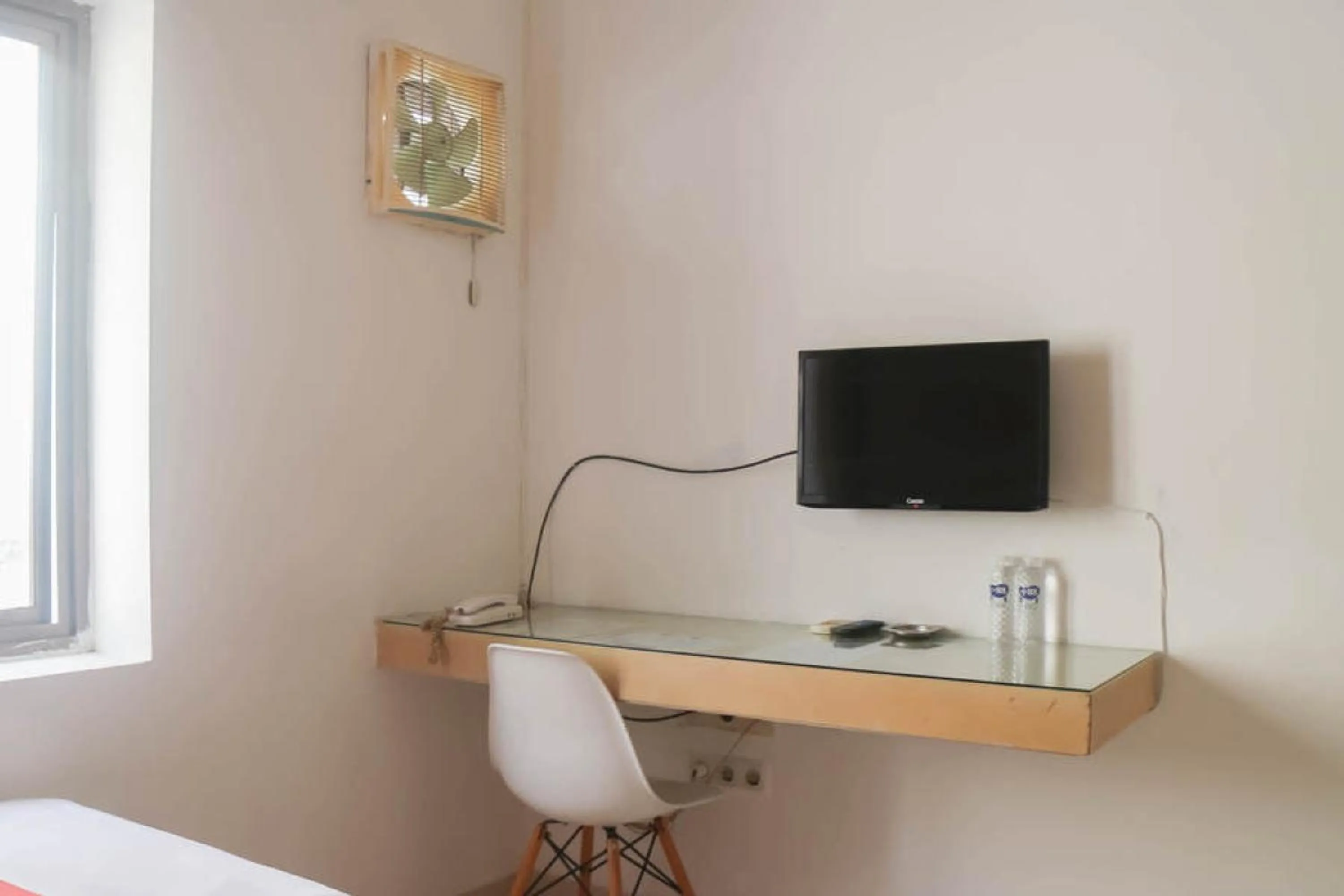 Bedroom in RedDoorz near Alun Alun Bandung 3