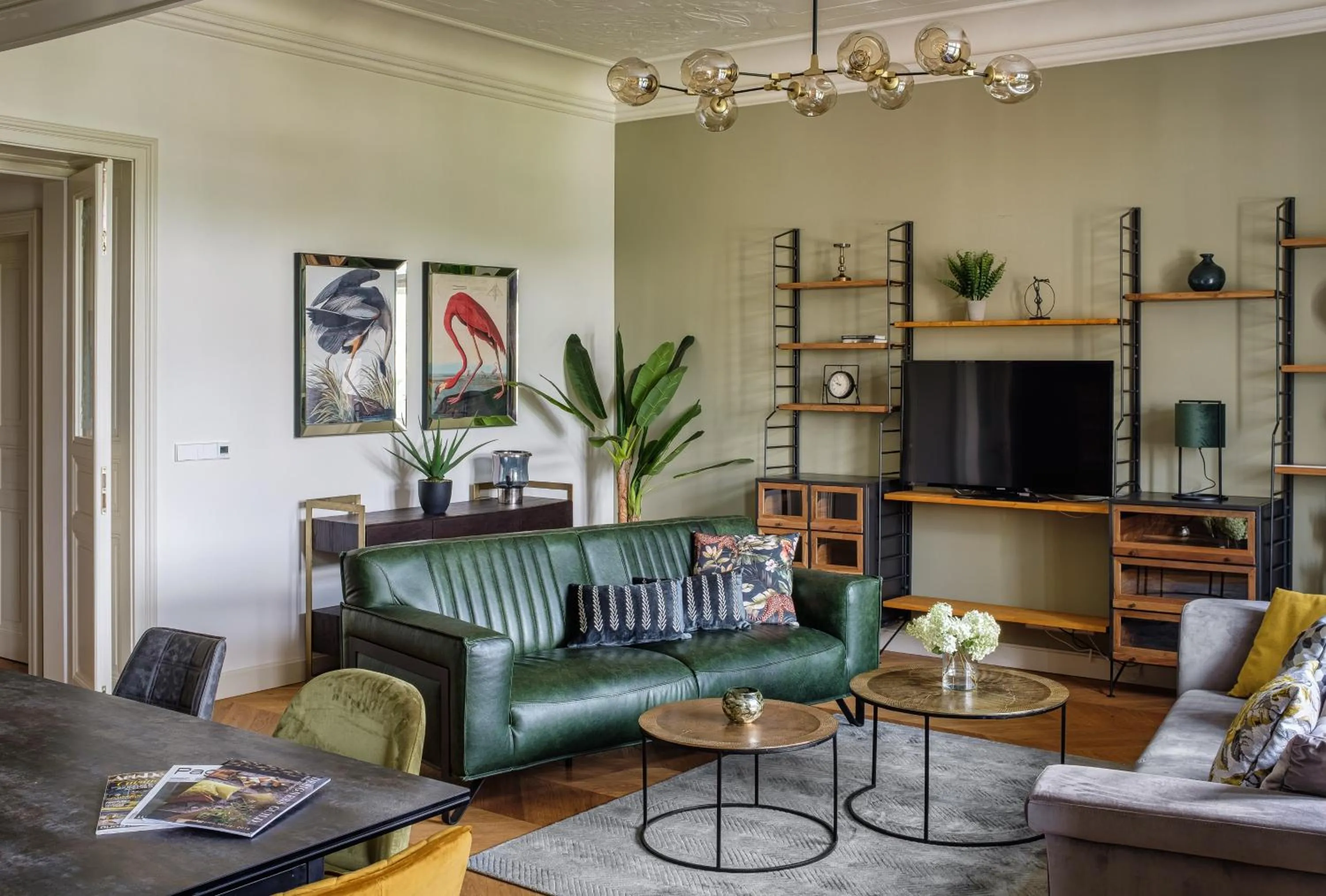 TV and multimedia in MN6 Luxury Suites by Adrez