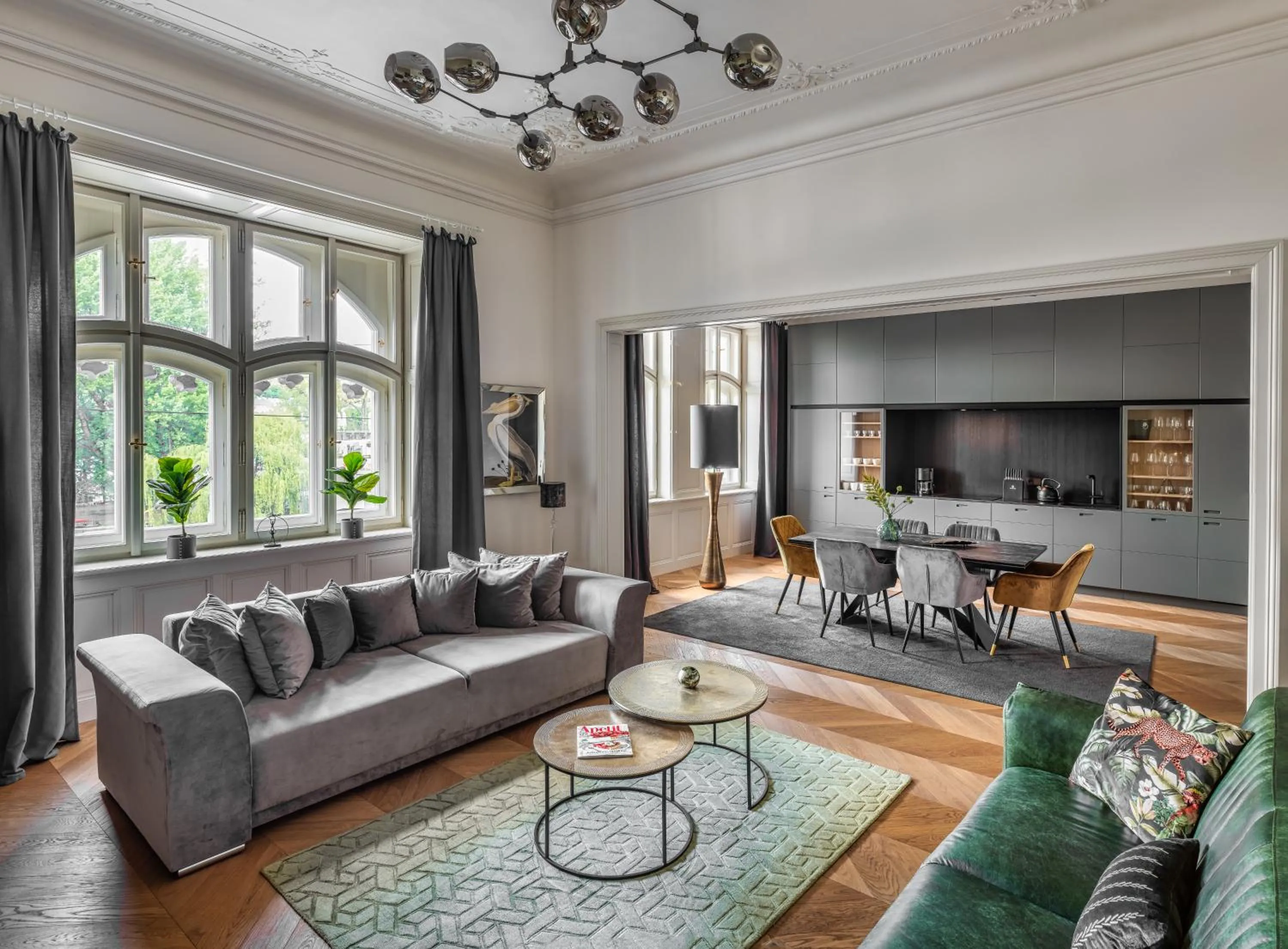 Kitchen or kitchenette in MN6 Luxury Suites by Adrez