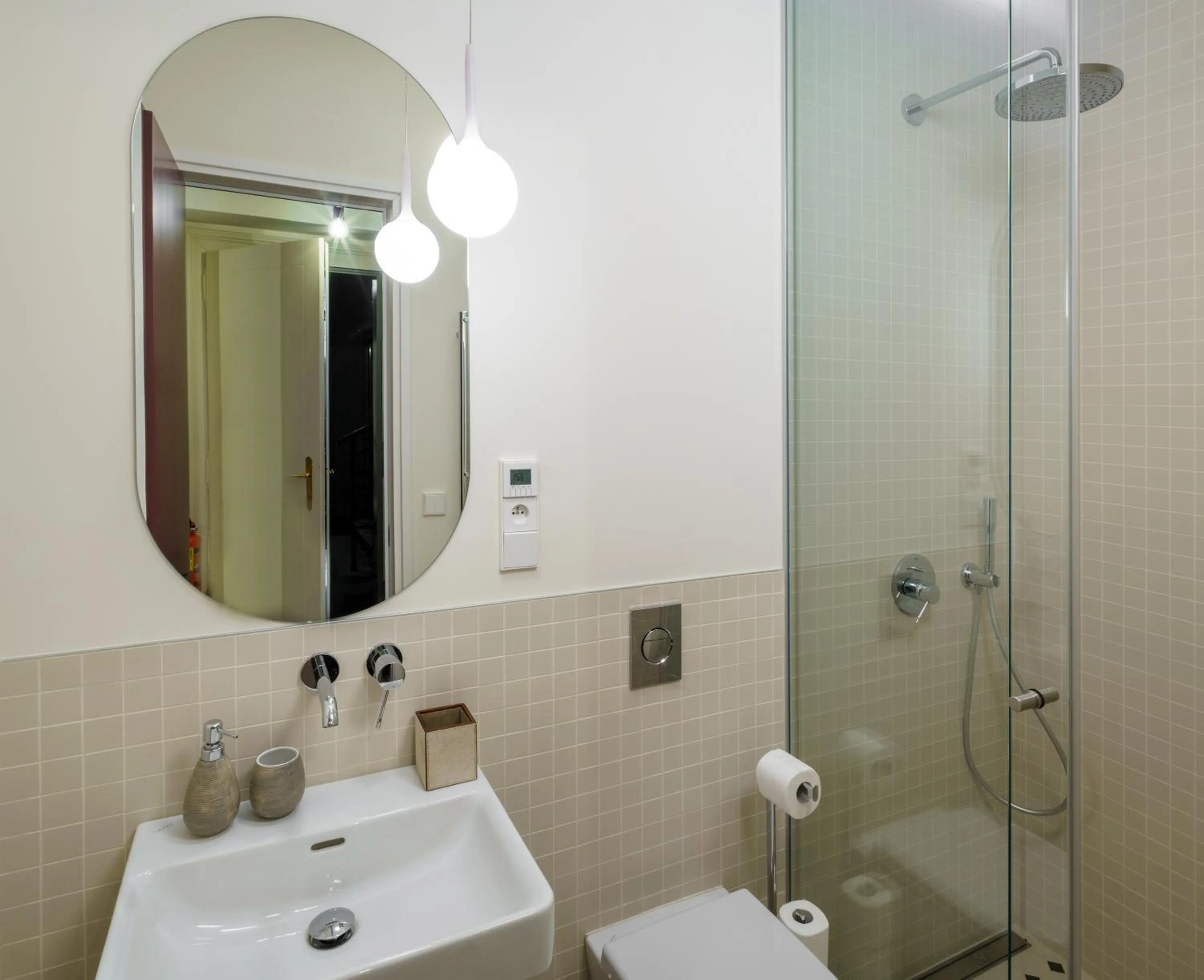 Bathroom in MN6 Luxury Suites by Adrez