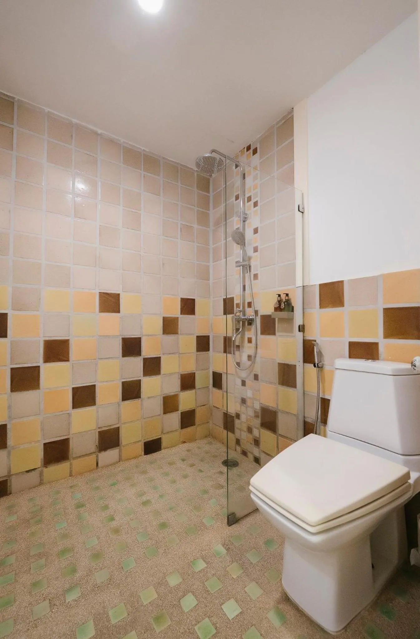 Shower in La Seine City Resort, Chiang Mai