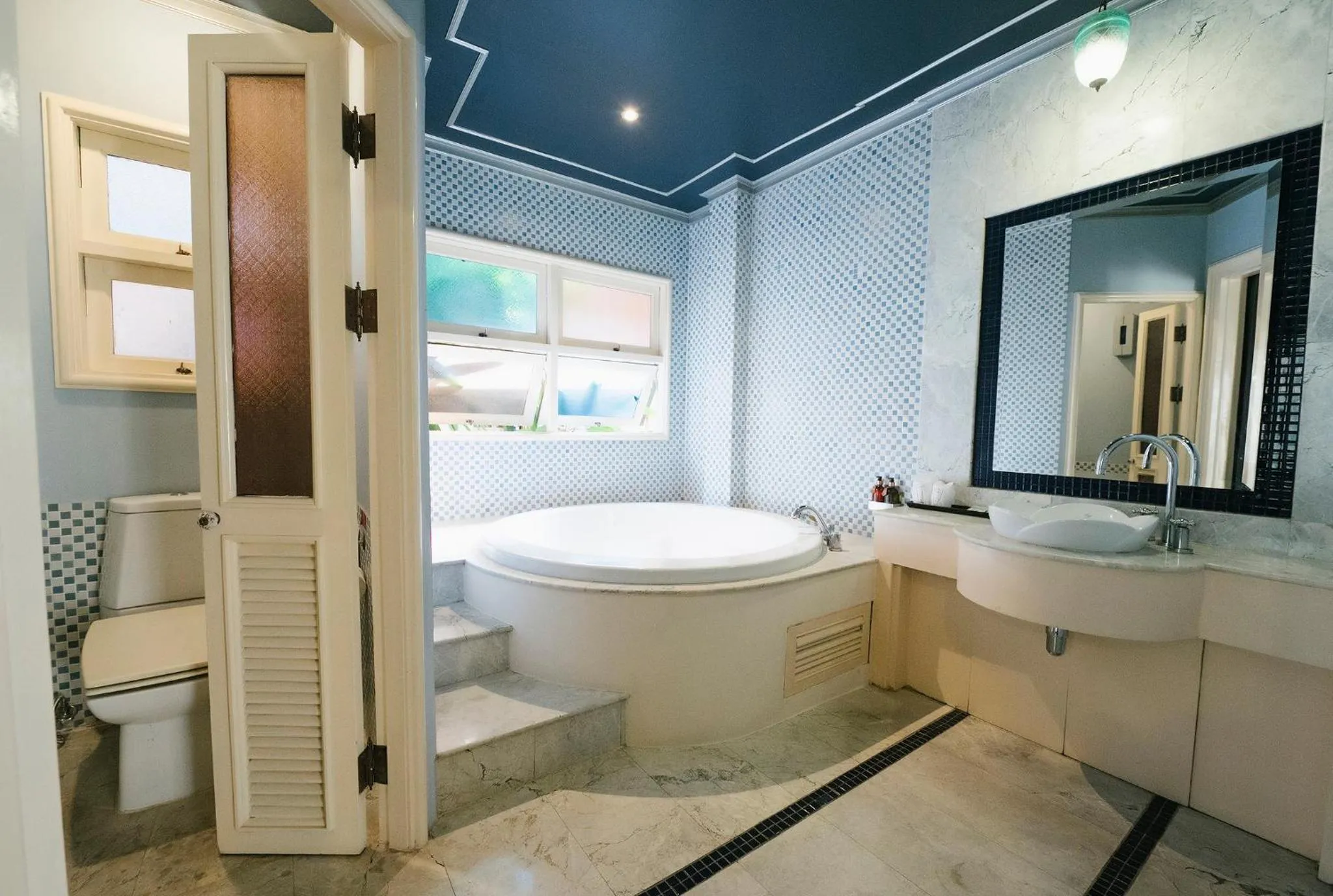 Toilet in La Seine City Resort, Chiang Mai