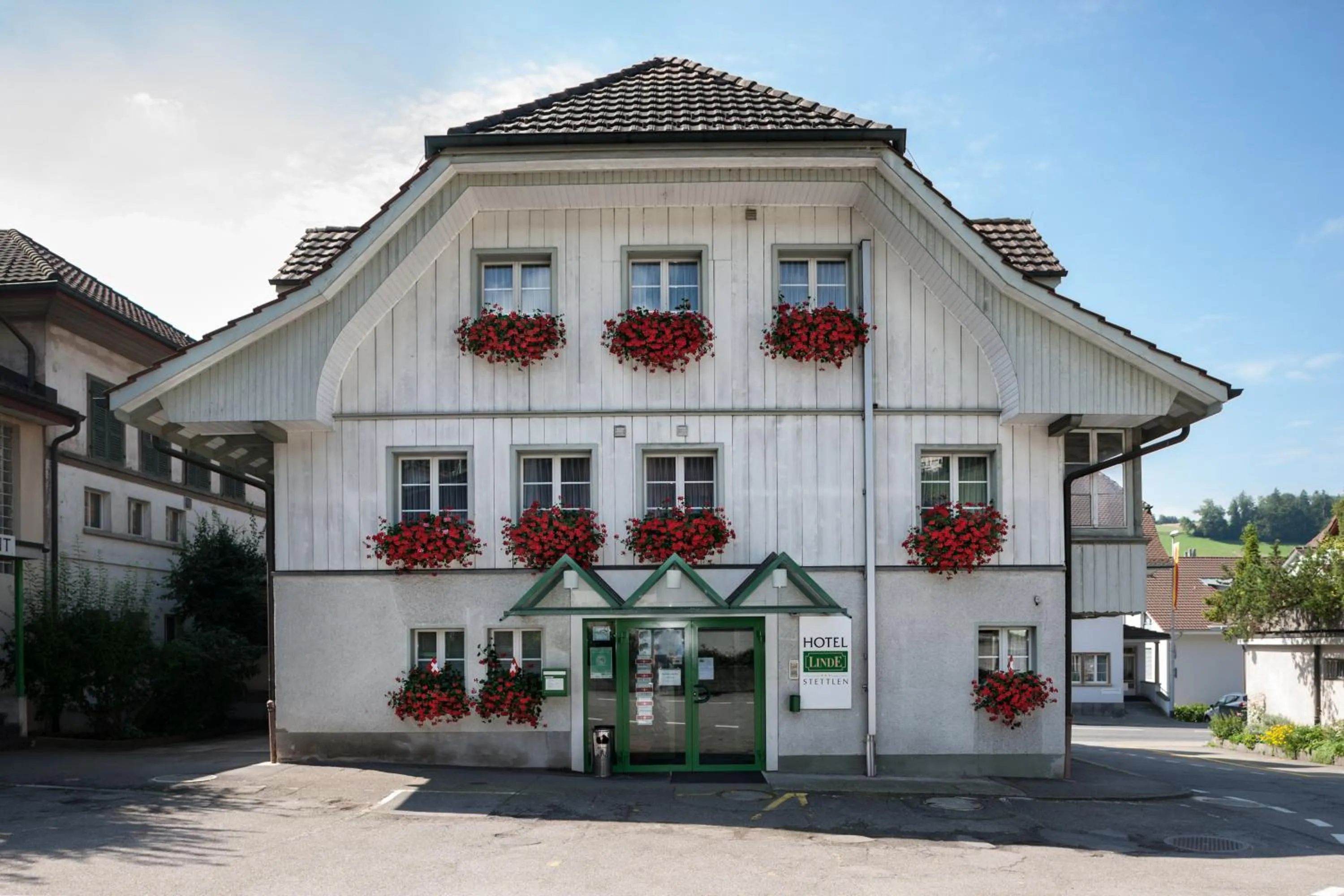 Facade/entrance in Seminarhotel Linde Stettlen