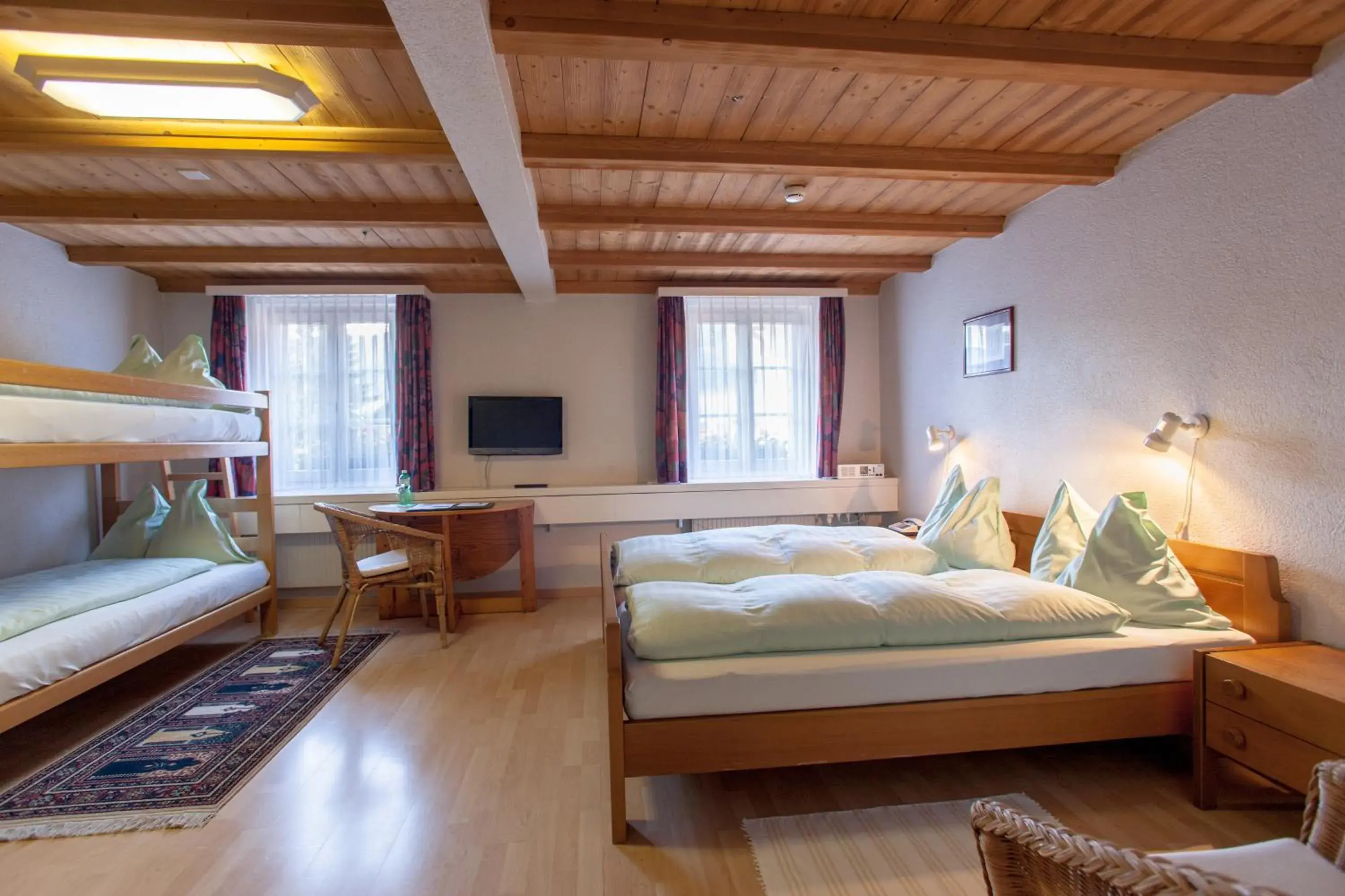 Quadruple Room - single occupancy in Seminarhotel Linde Stettlen Quadruple Room - single occupancy in Seminarhotel Linde Stettlen