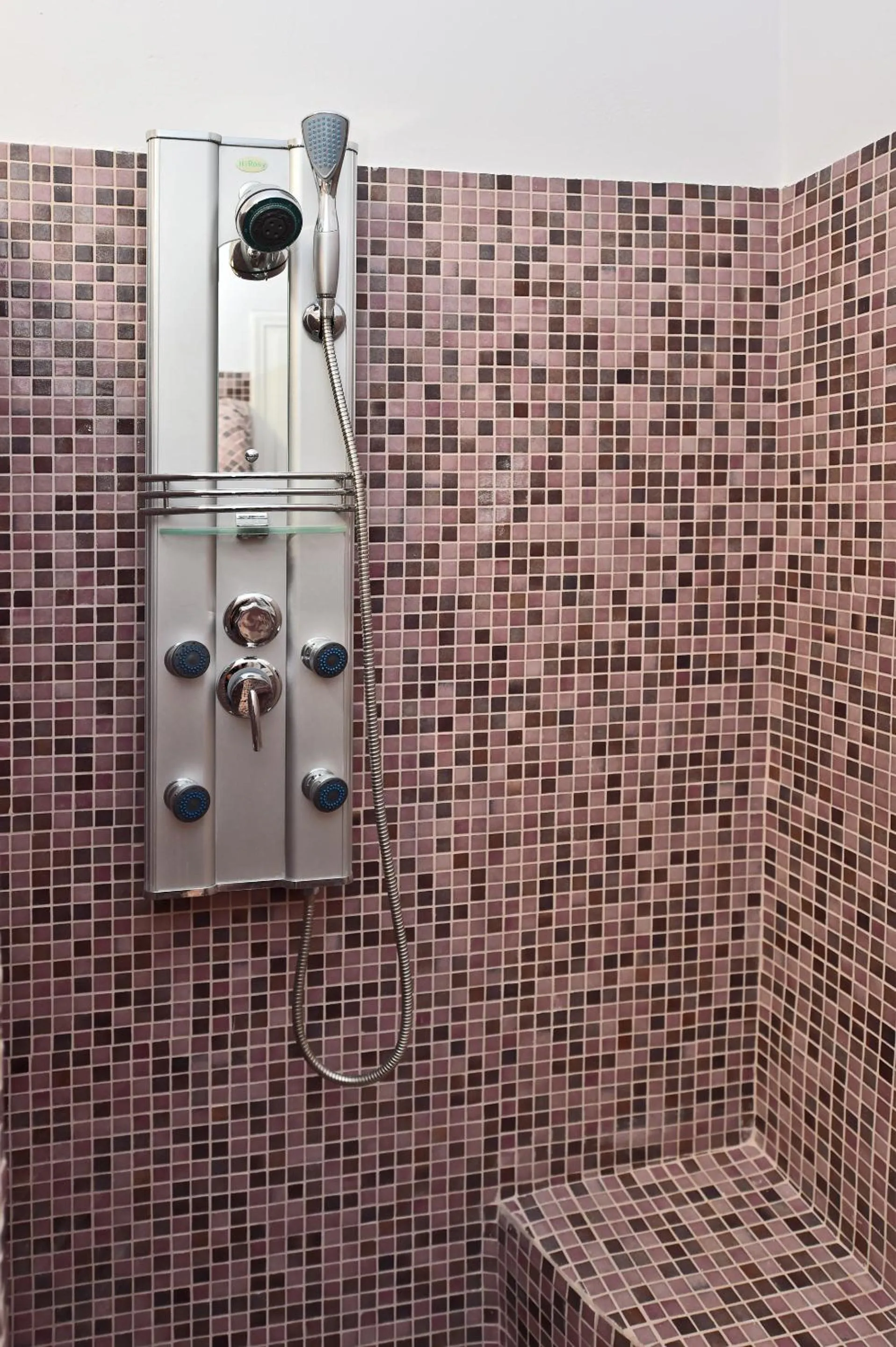 Shower in TINOS AQUA PALAZZO