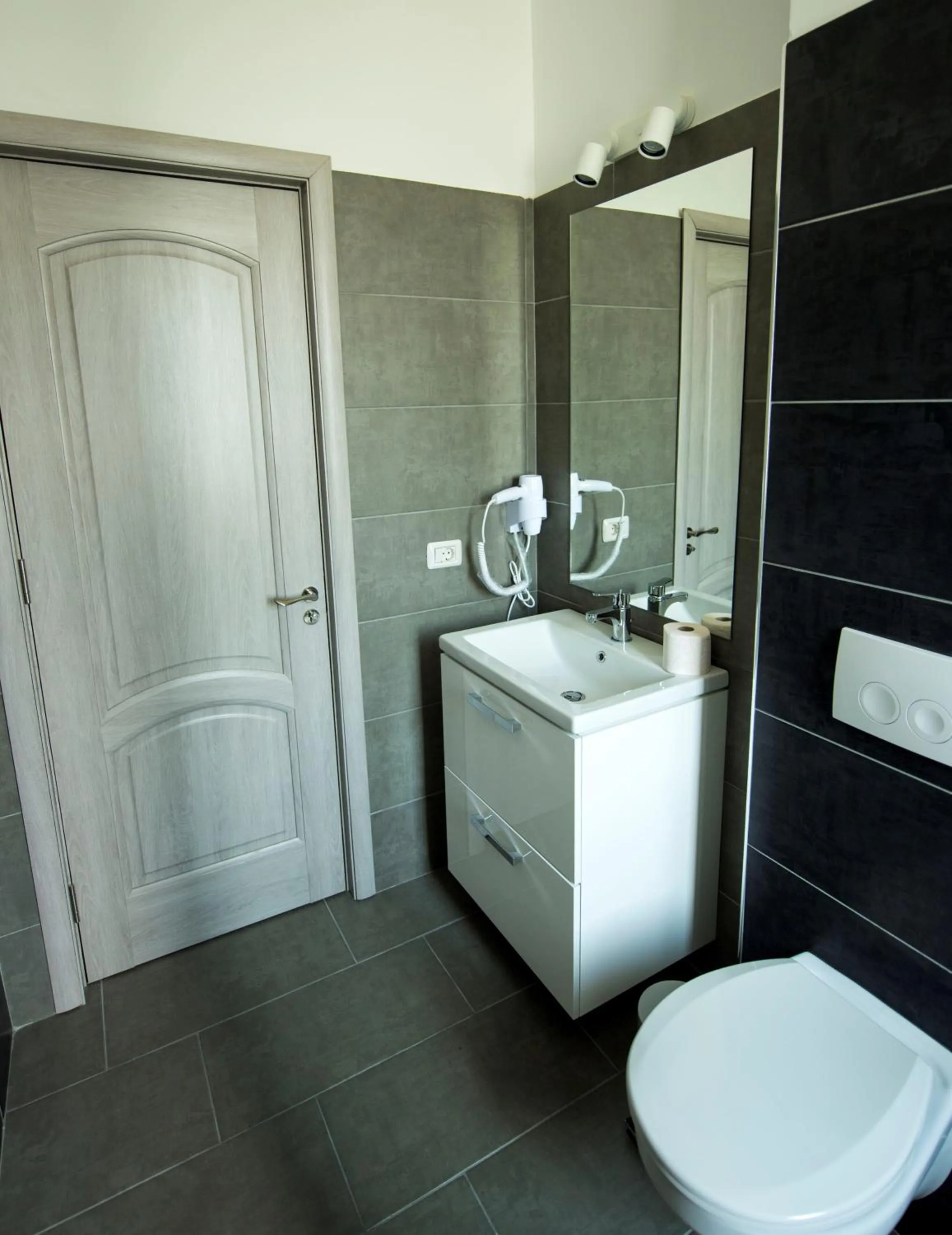 Toilet in ZEN Hotel Focșani