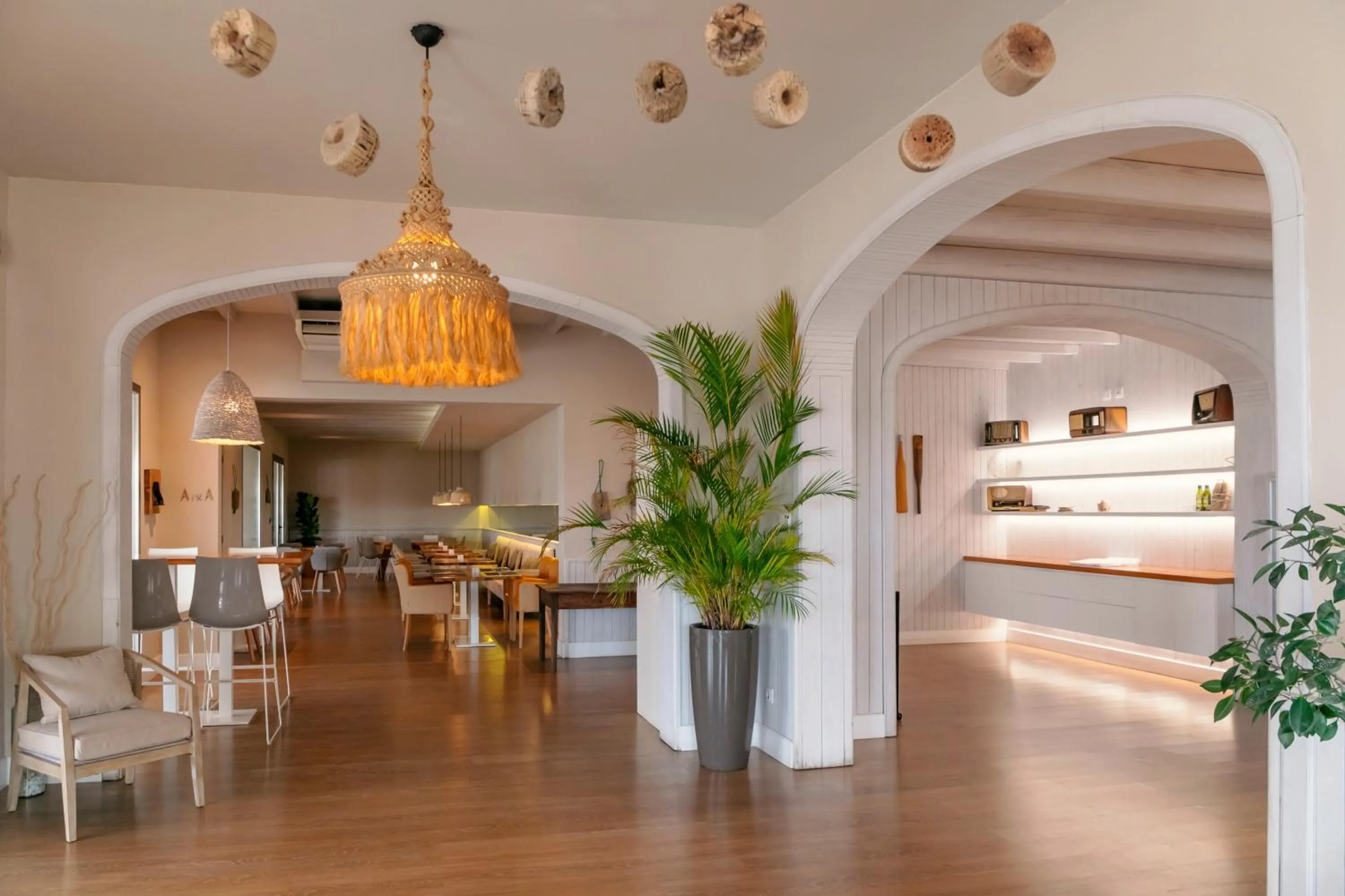 Restaurant/places to eat in Llaut Boutique Hotel