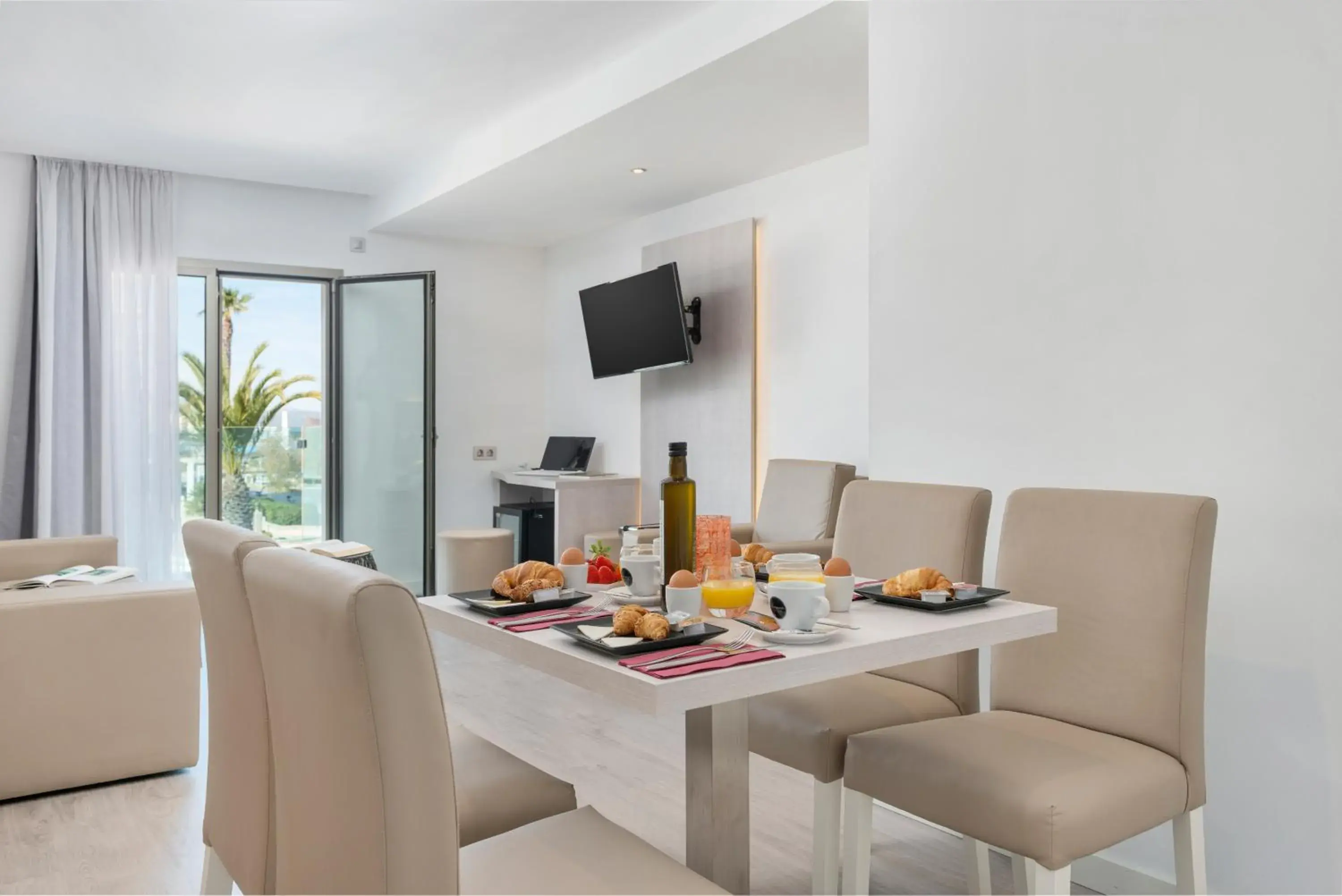 Family Room with Sea View in Llaut Boutique Hotel Family Room with Sea View in Llaut Boutique Hotel