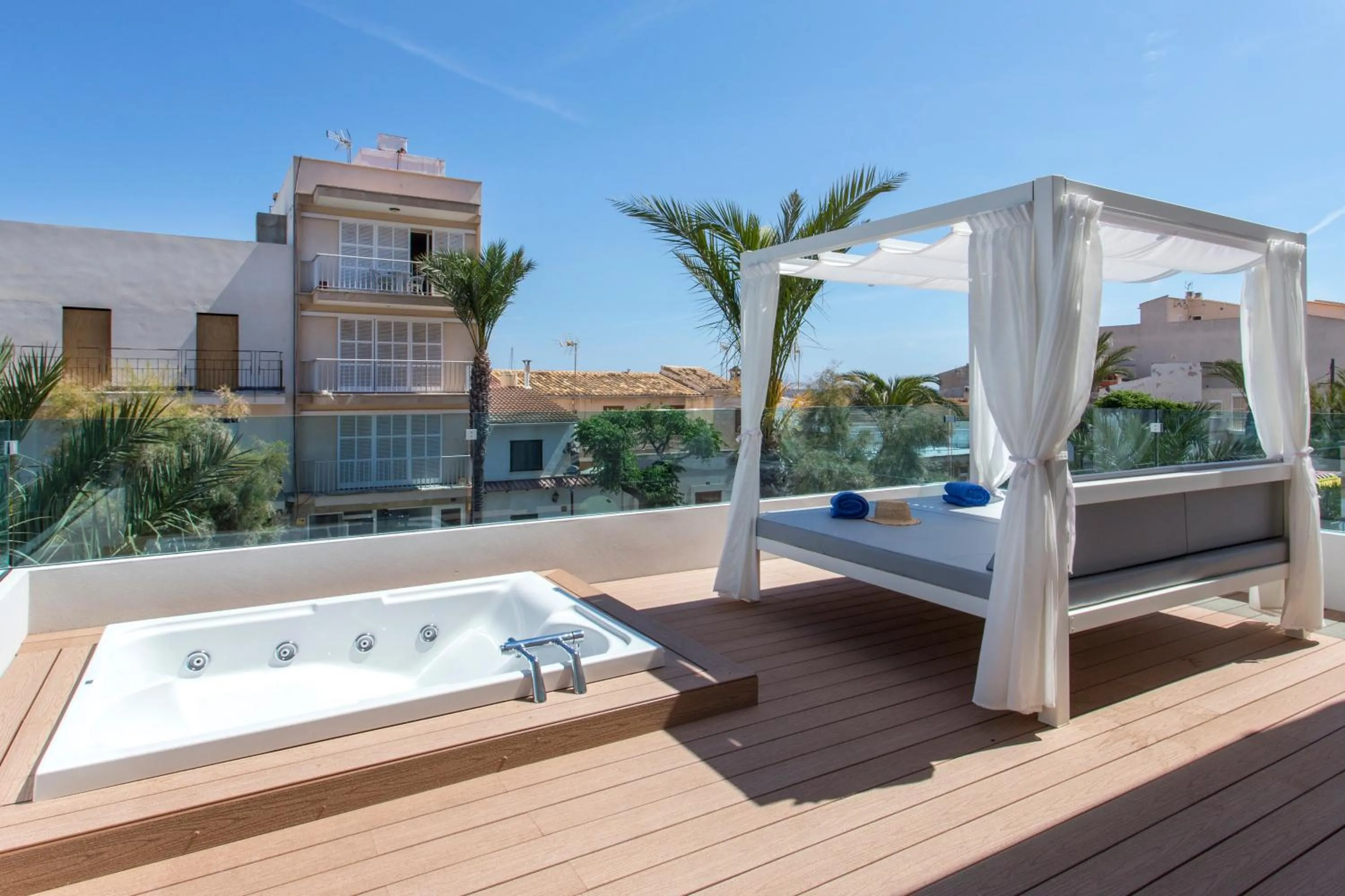 Hot Tub in Llaut Boutique Hotel