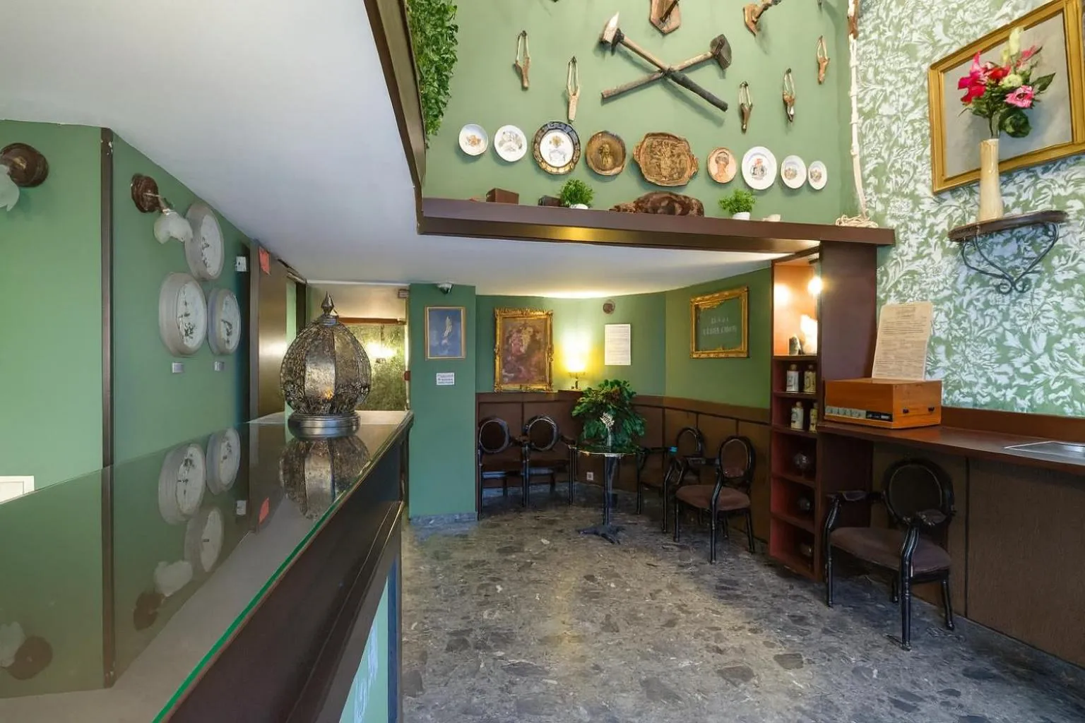 Lobby or reception in Walled off Hotel Paris