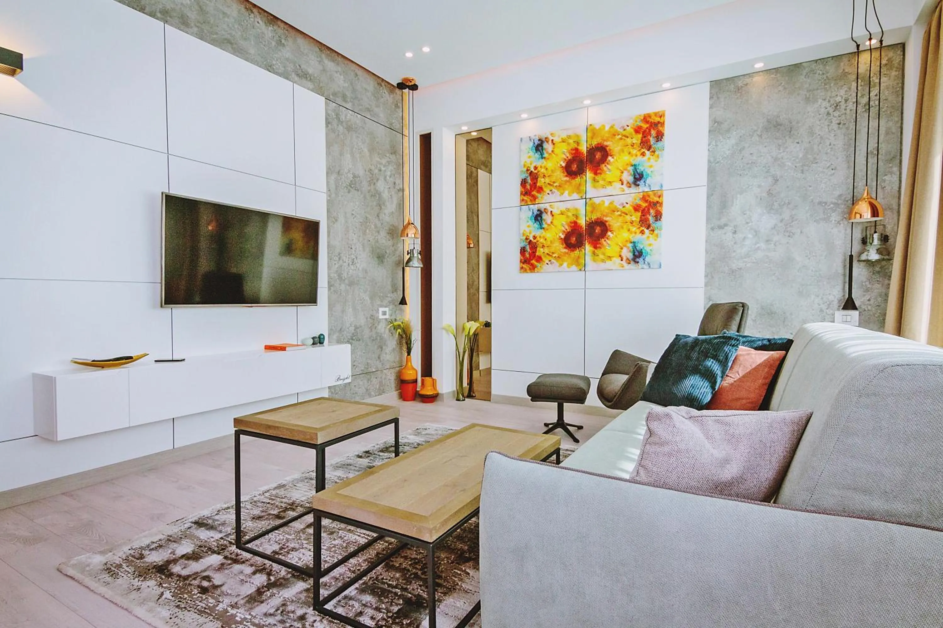 Bright - One-Bedroom Apartment in No 6 Apartments