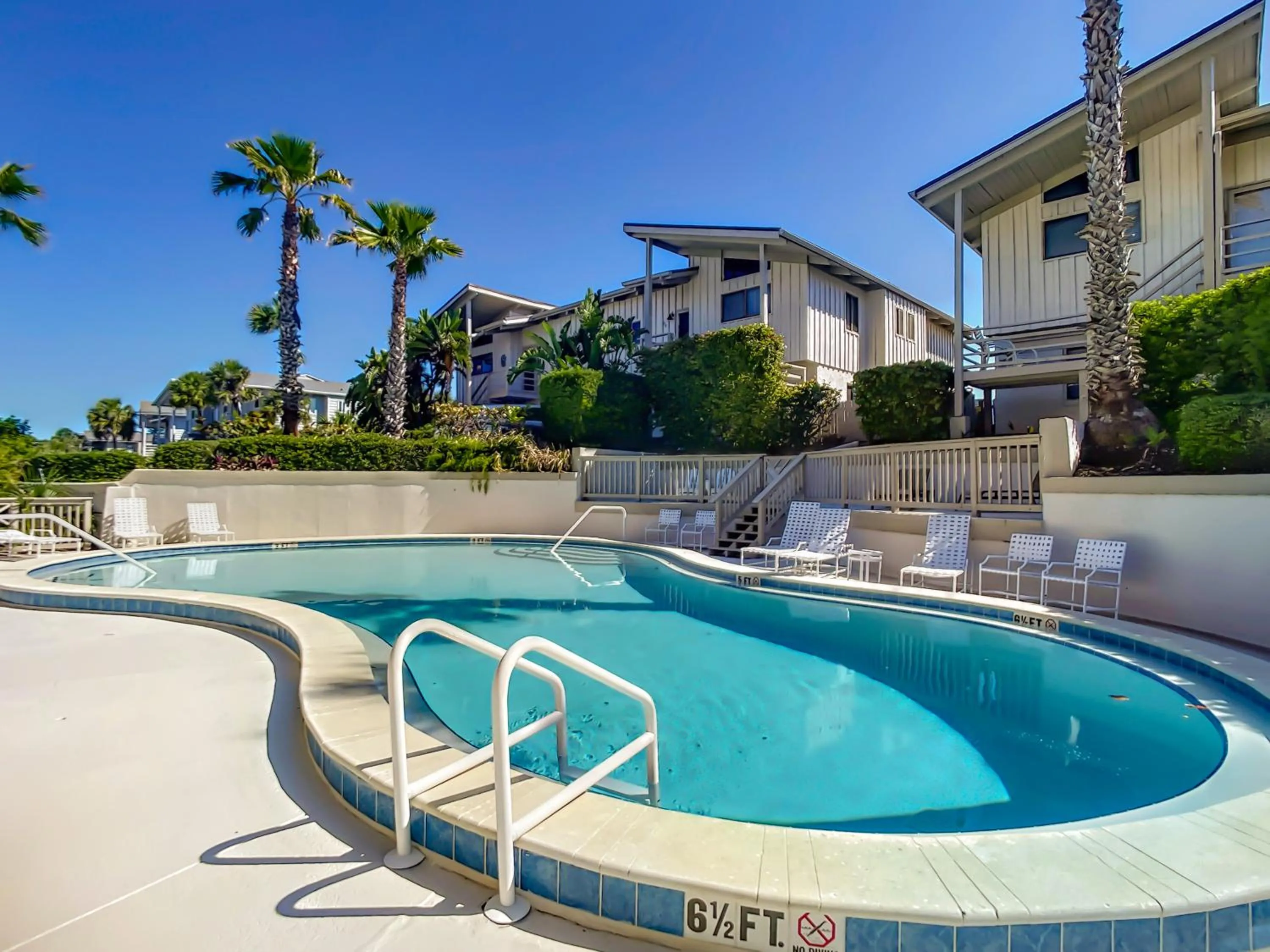 Beachfront with large deck Pool Sea Dunes Sailfish A2