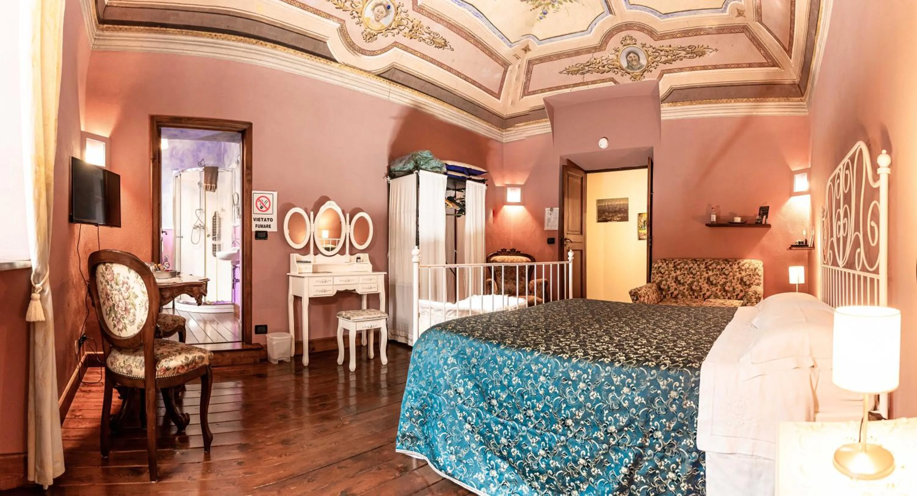 Photo of the whole room, Bed in B&B Il Glicine Molare