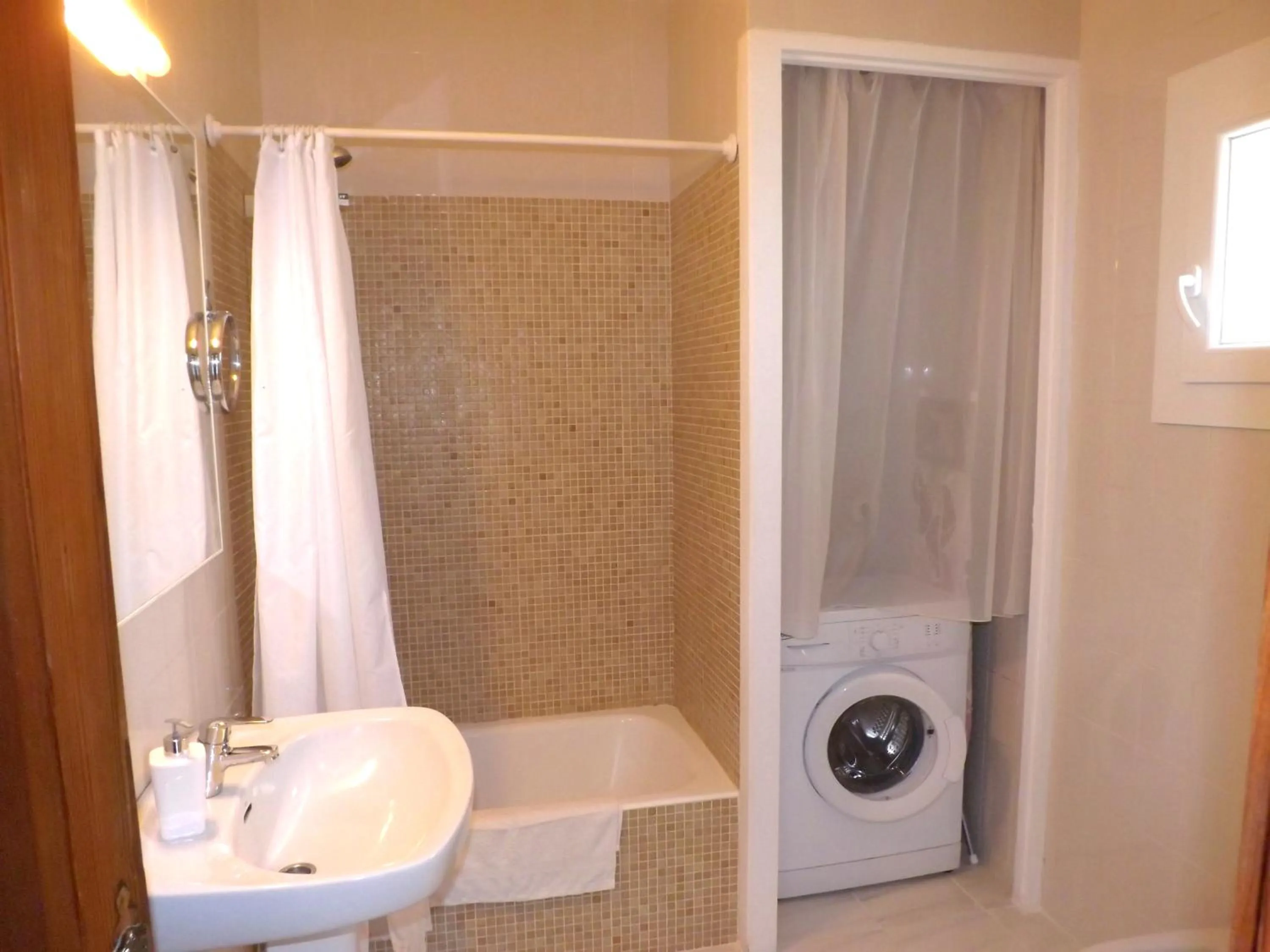 Bath in Bungalow Playa d'Or, 2