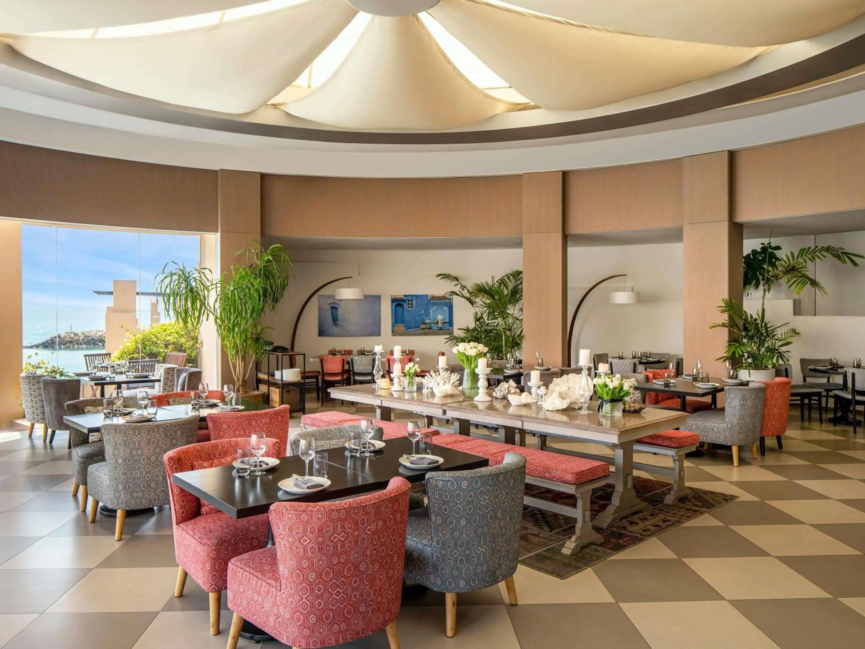 Restaurant/places to eat in Novotel Bahrain Al Dana Resort