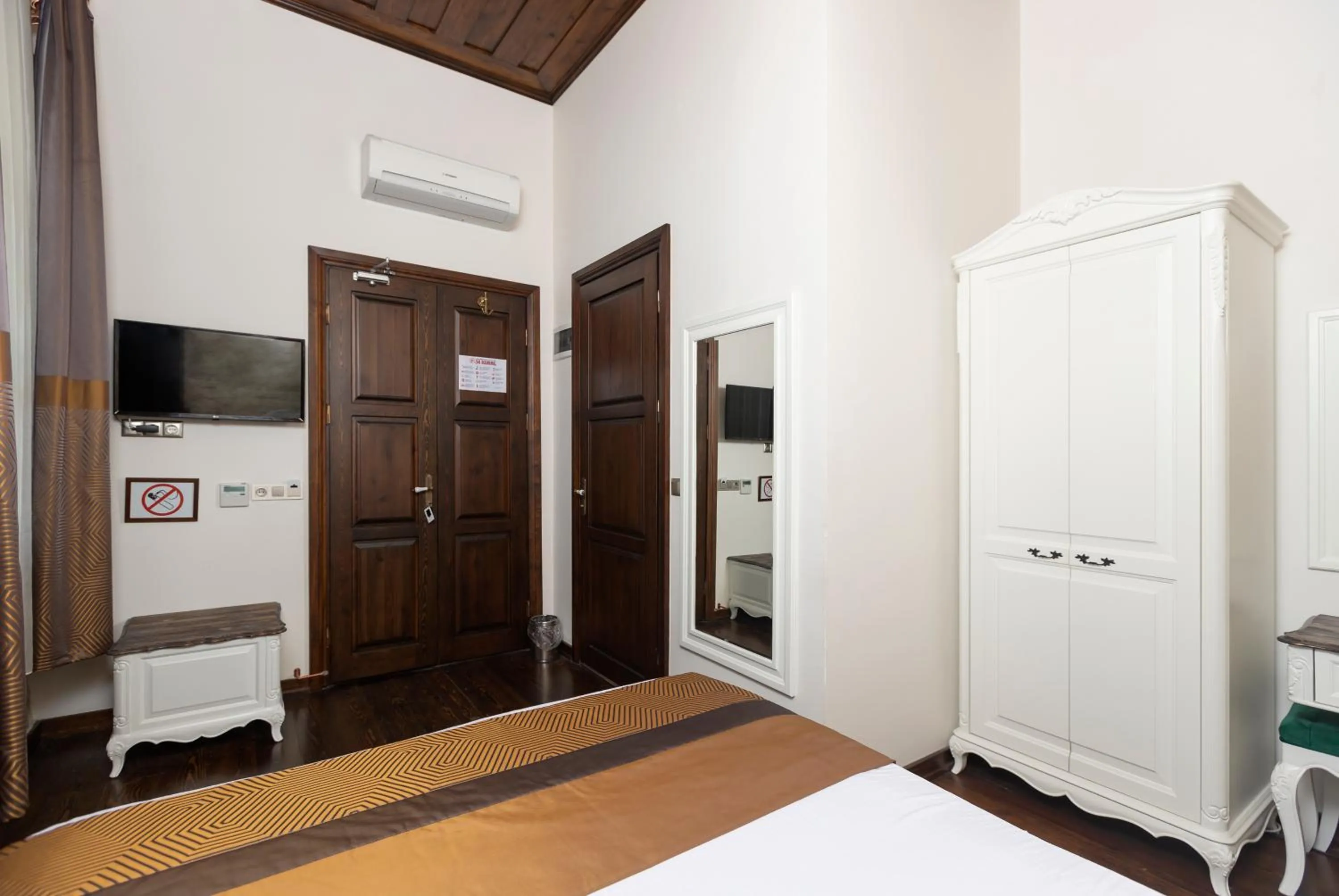 Bed in Marina Foça Hotel