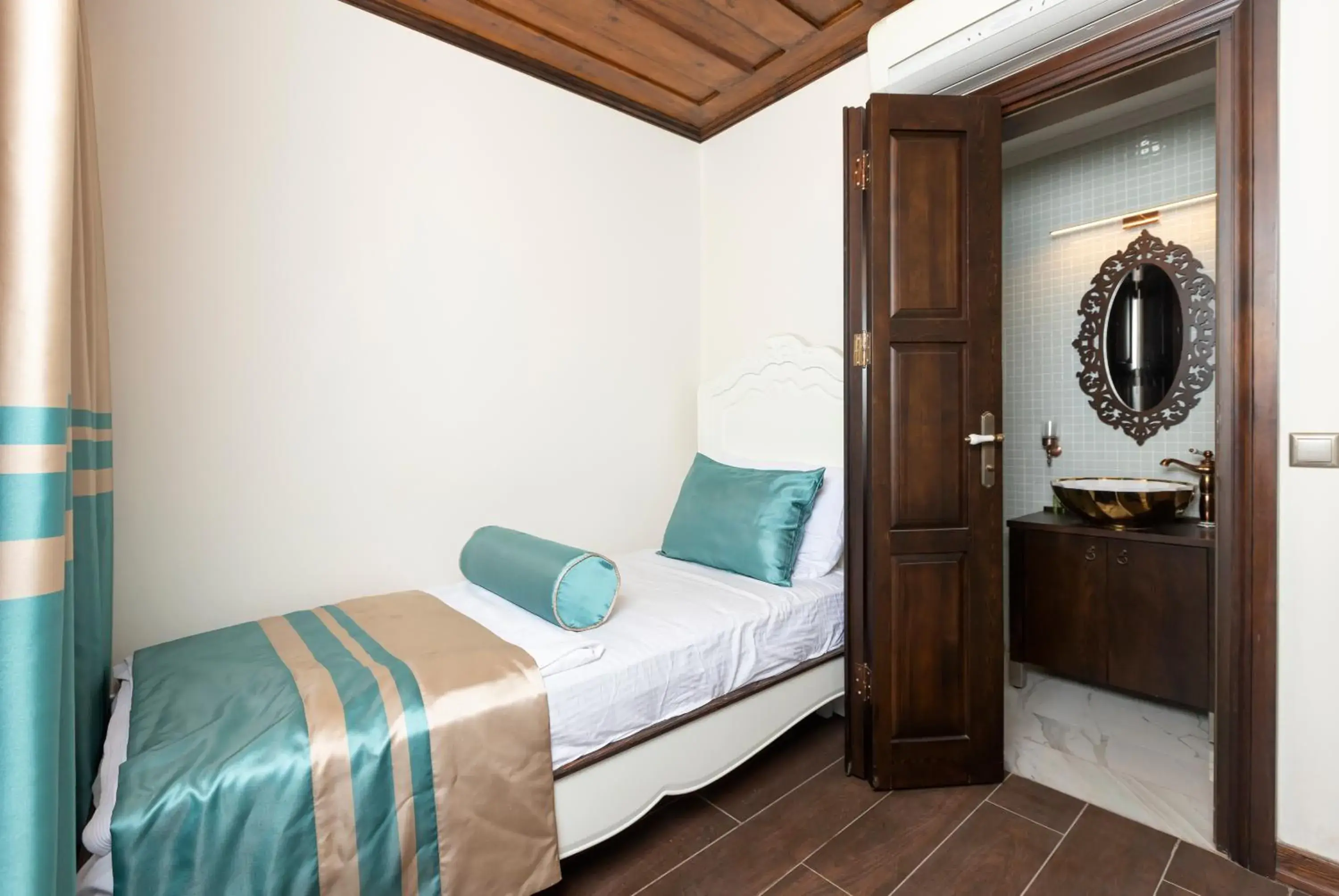 Small Single Room in Marina Foça Hotel Small Single Room in Marina Foça Hotel