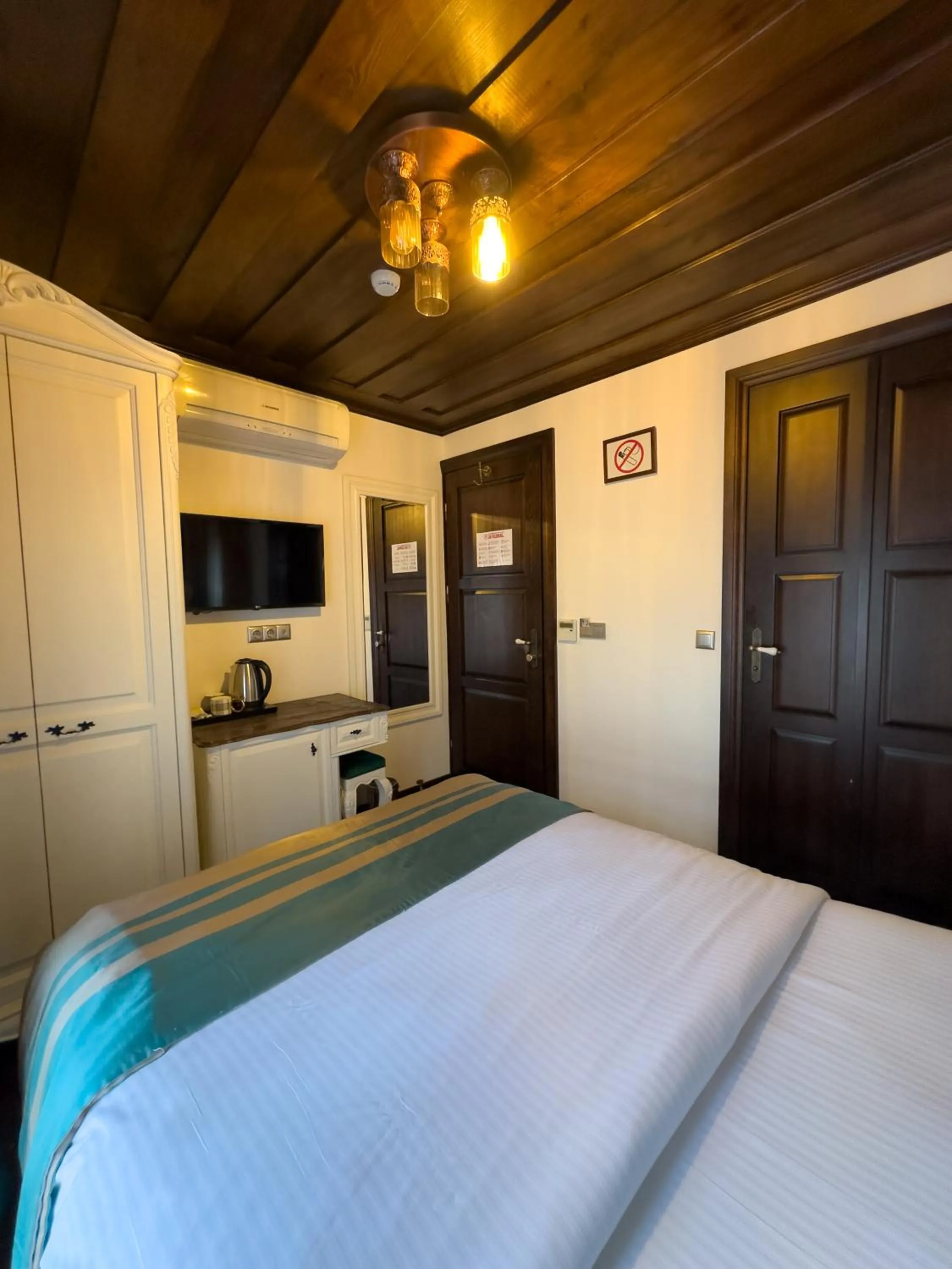 Bed in Marina Foça Hotel