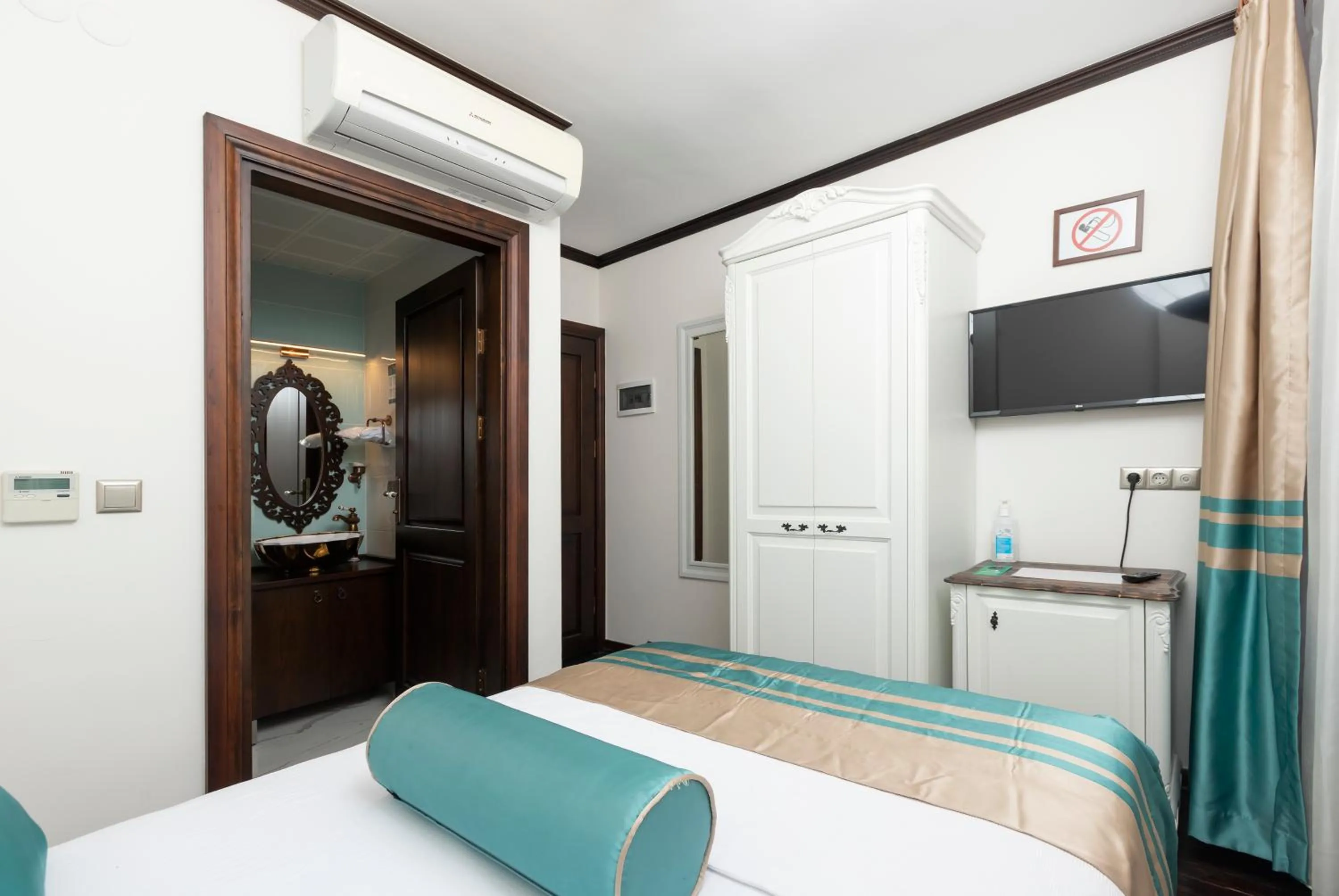 Bed in Marina Foça Hotel