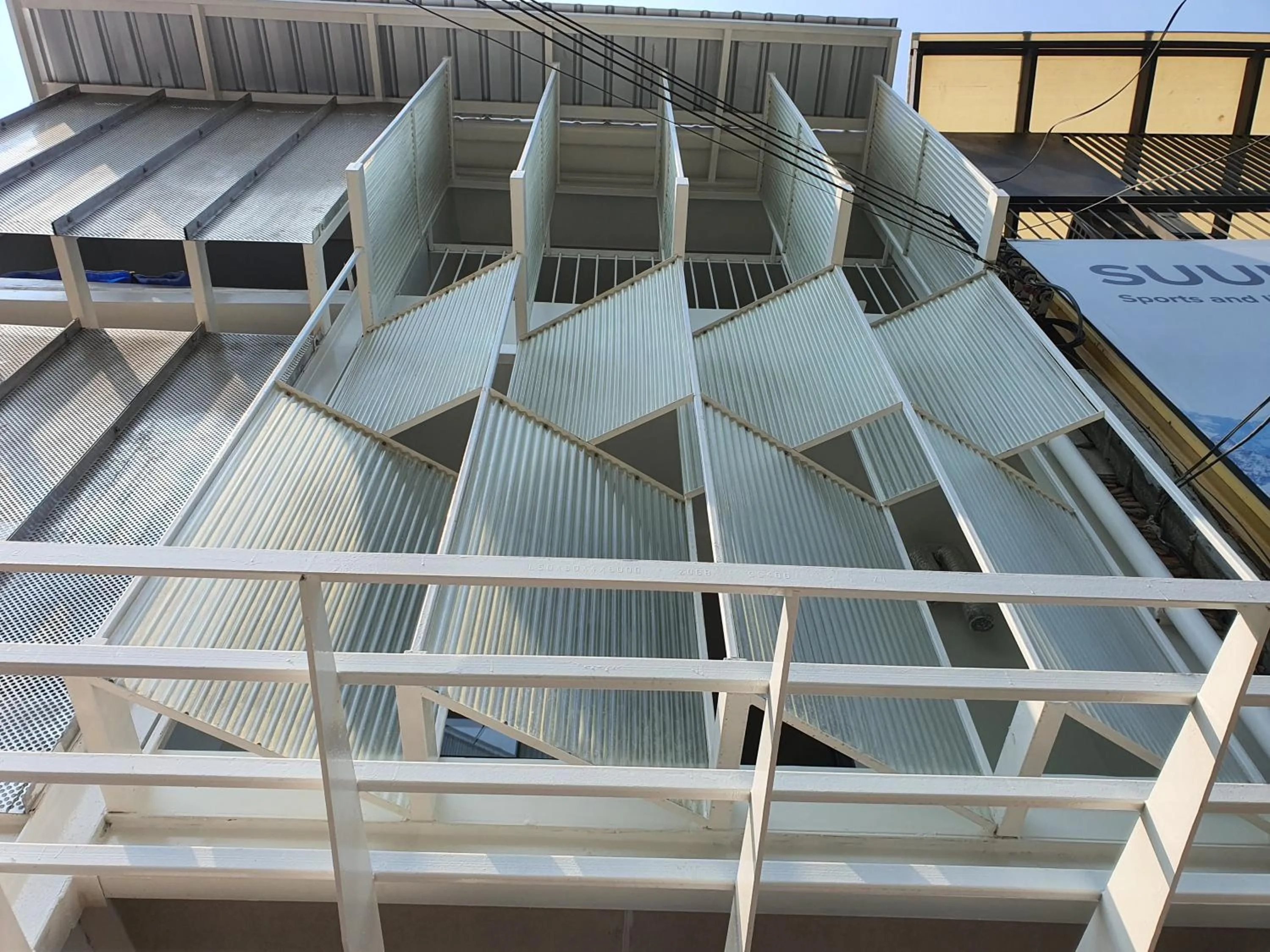 Property building in Roompini