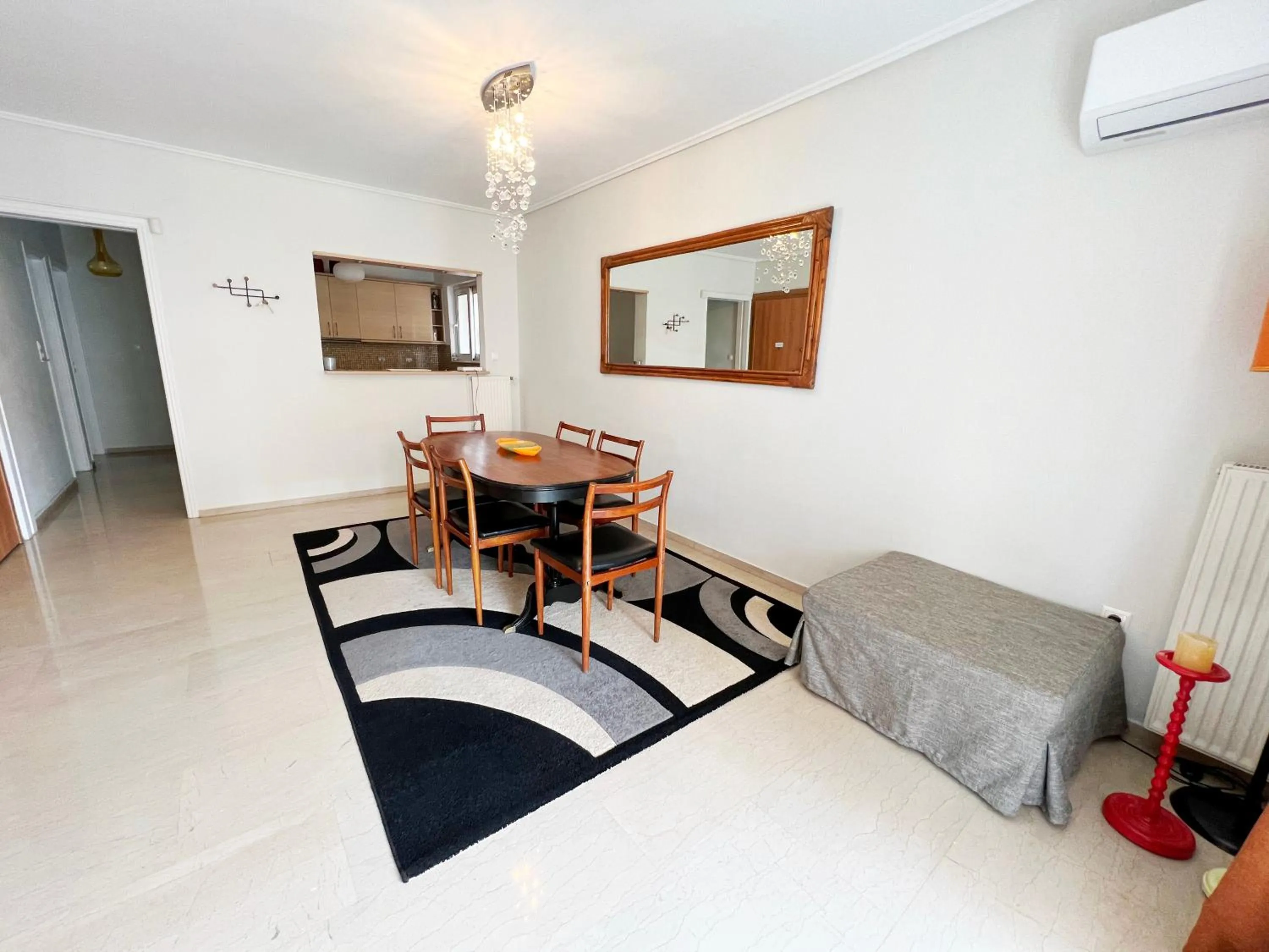 Dining area in Peaceful Apartment by Flisvos Marina by Athenian Homes