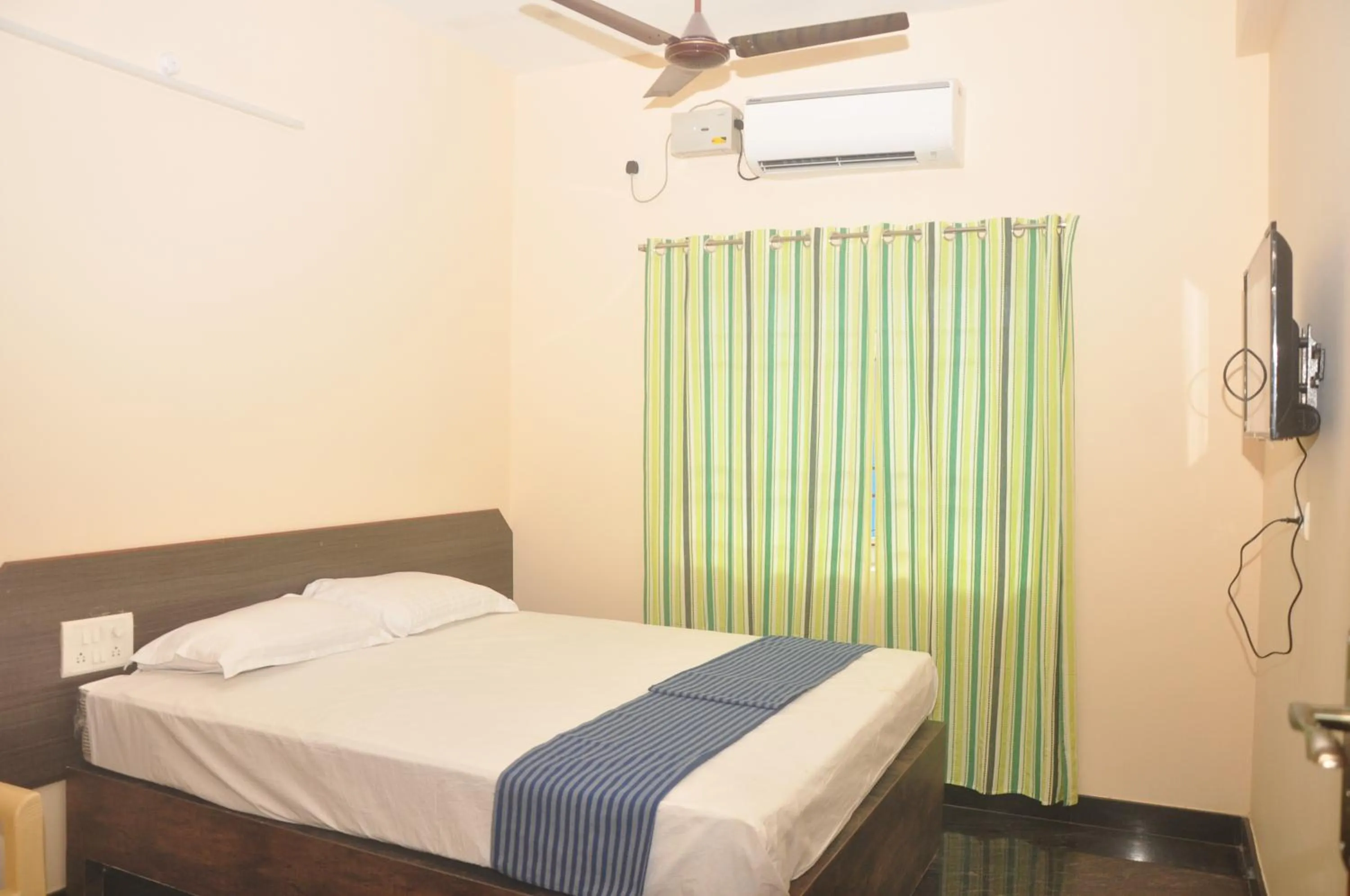 Bed in Hotel Aishwariyam