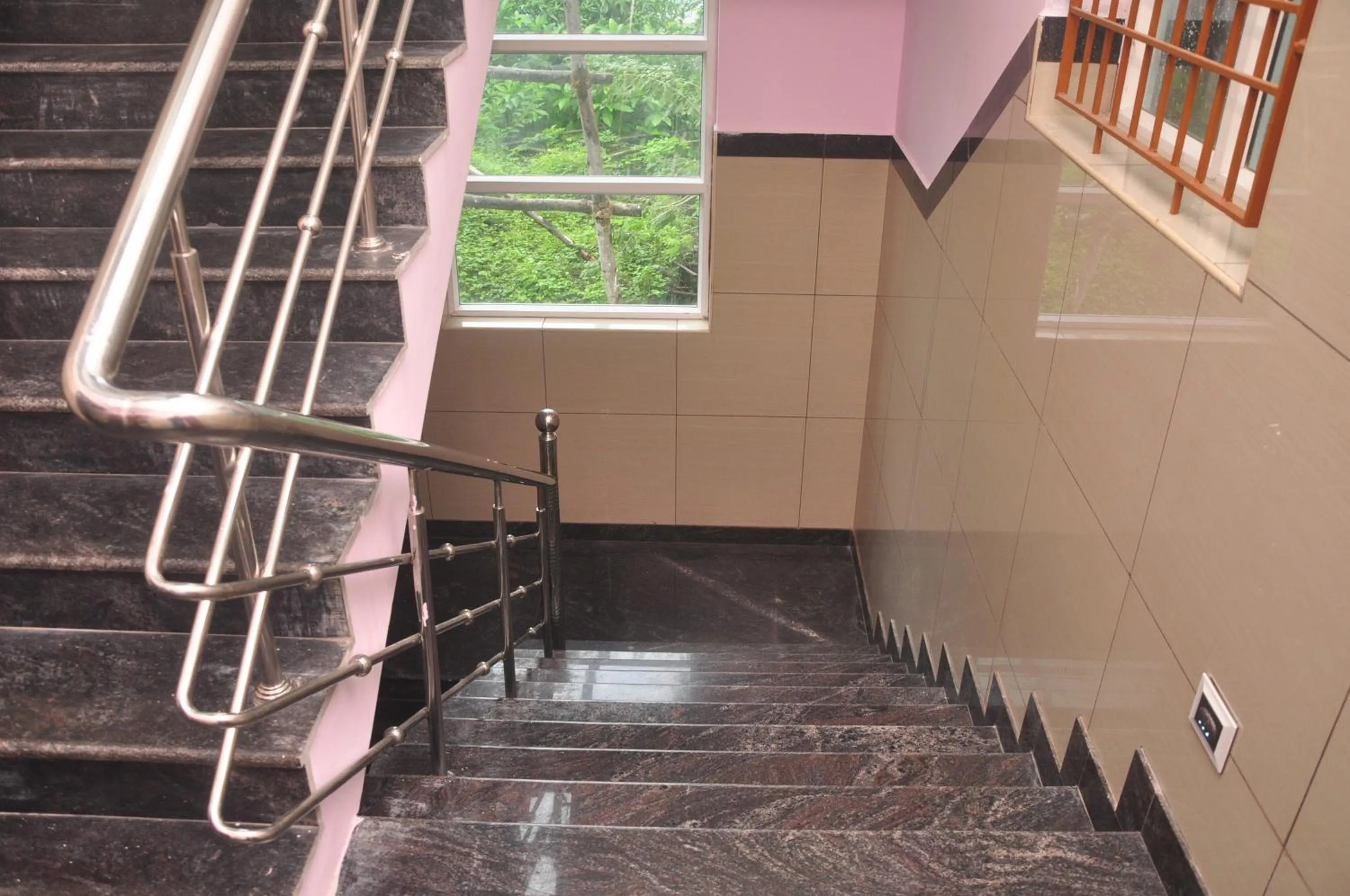 Area and facilities in Hotel Aishwariyam