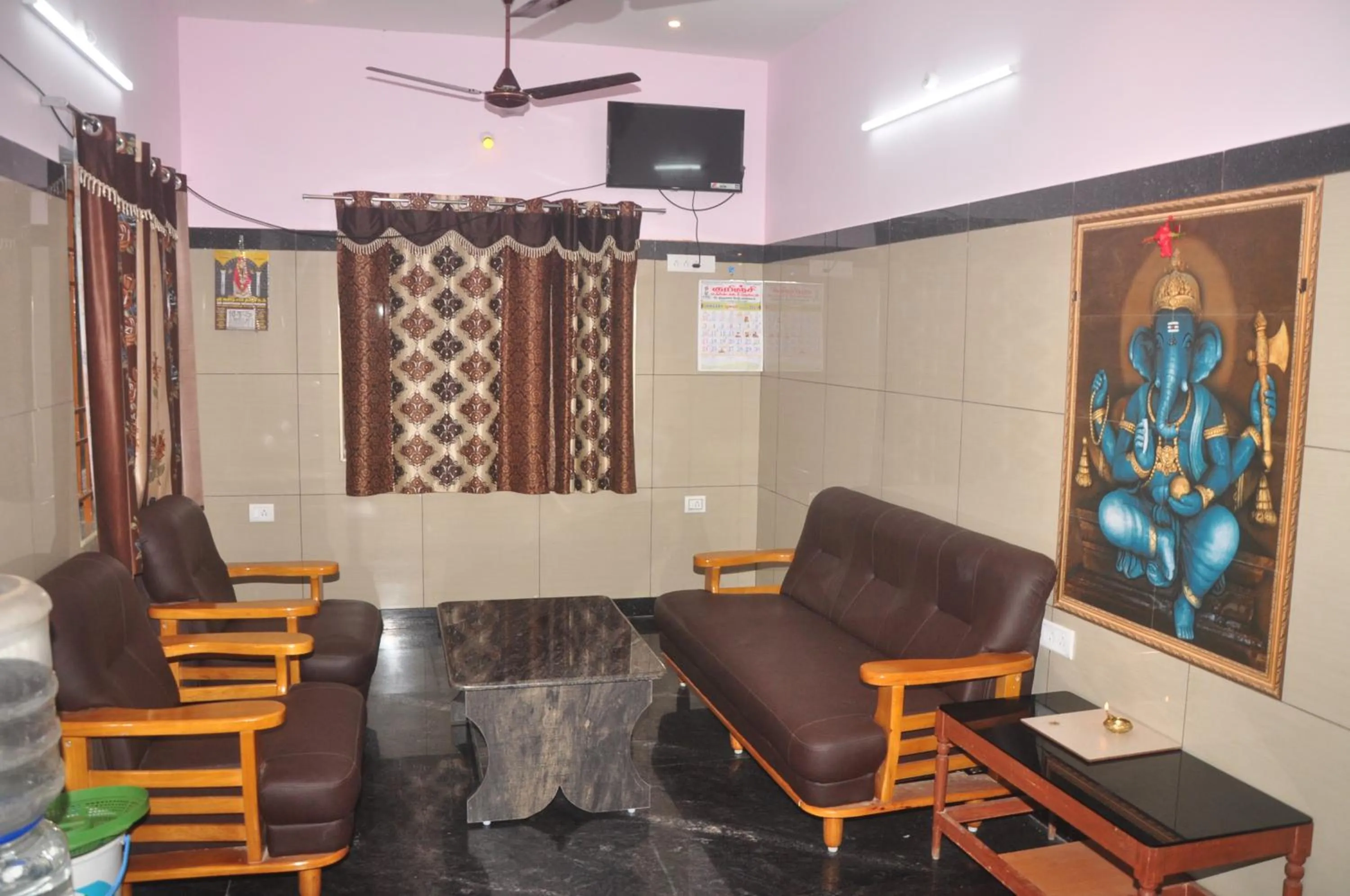 Lobby or reception in Hotel Aishwariyam