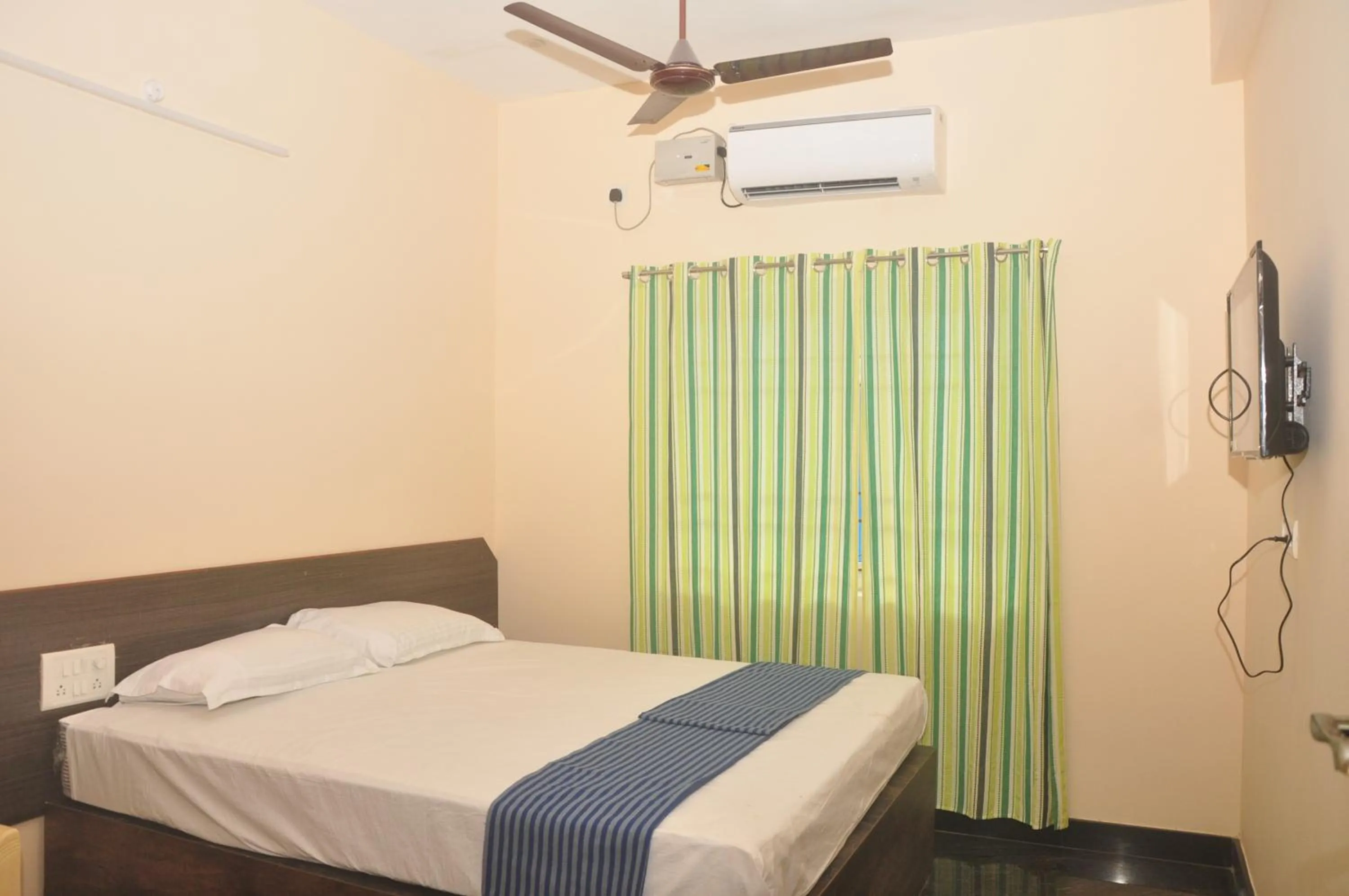 Bed in Hotel Aishwariyam