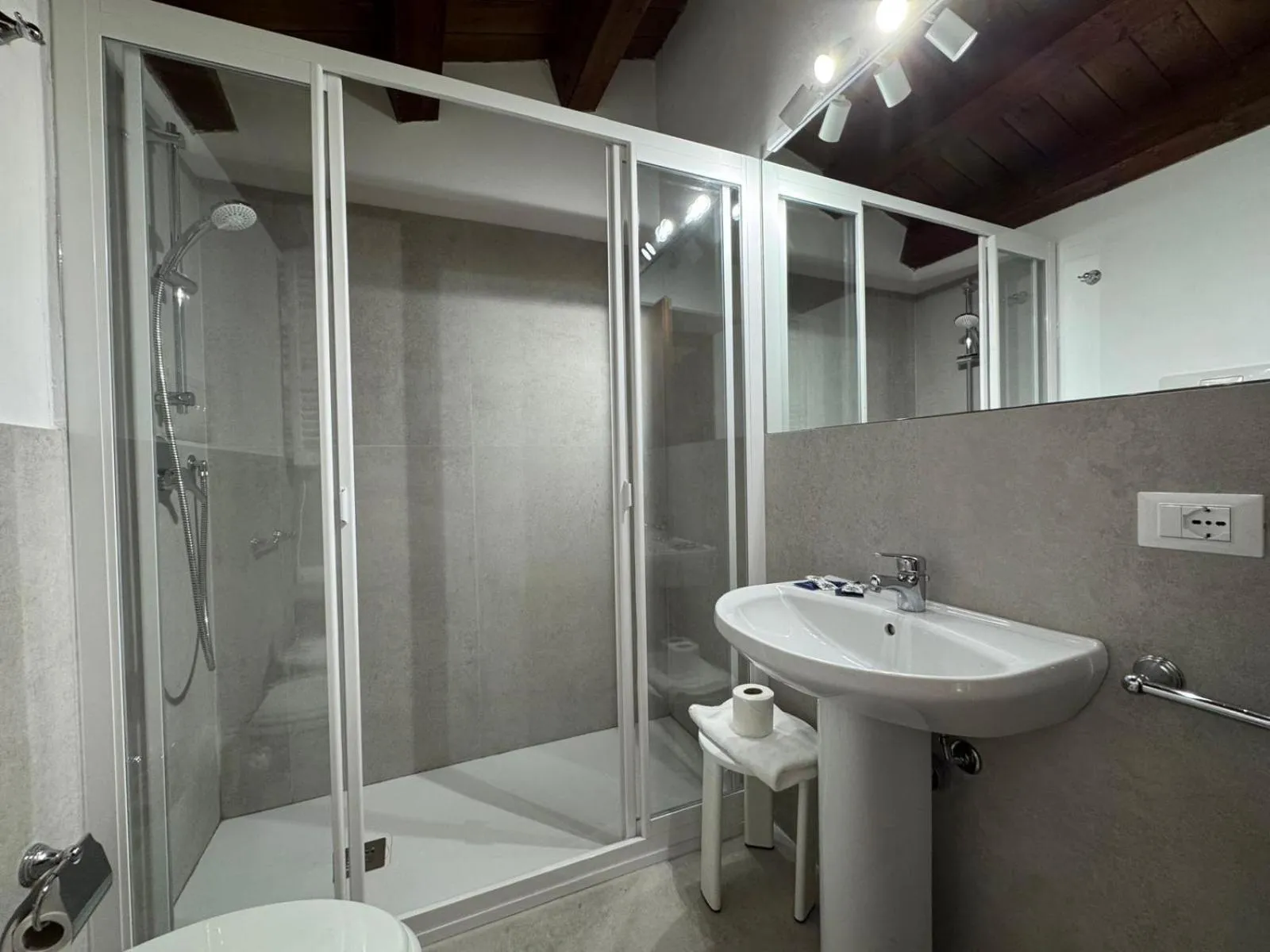 Bathroom in Case Ruggero