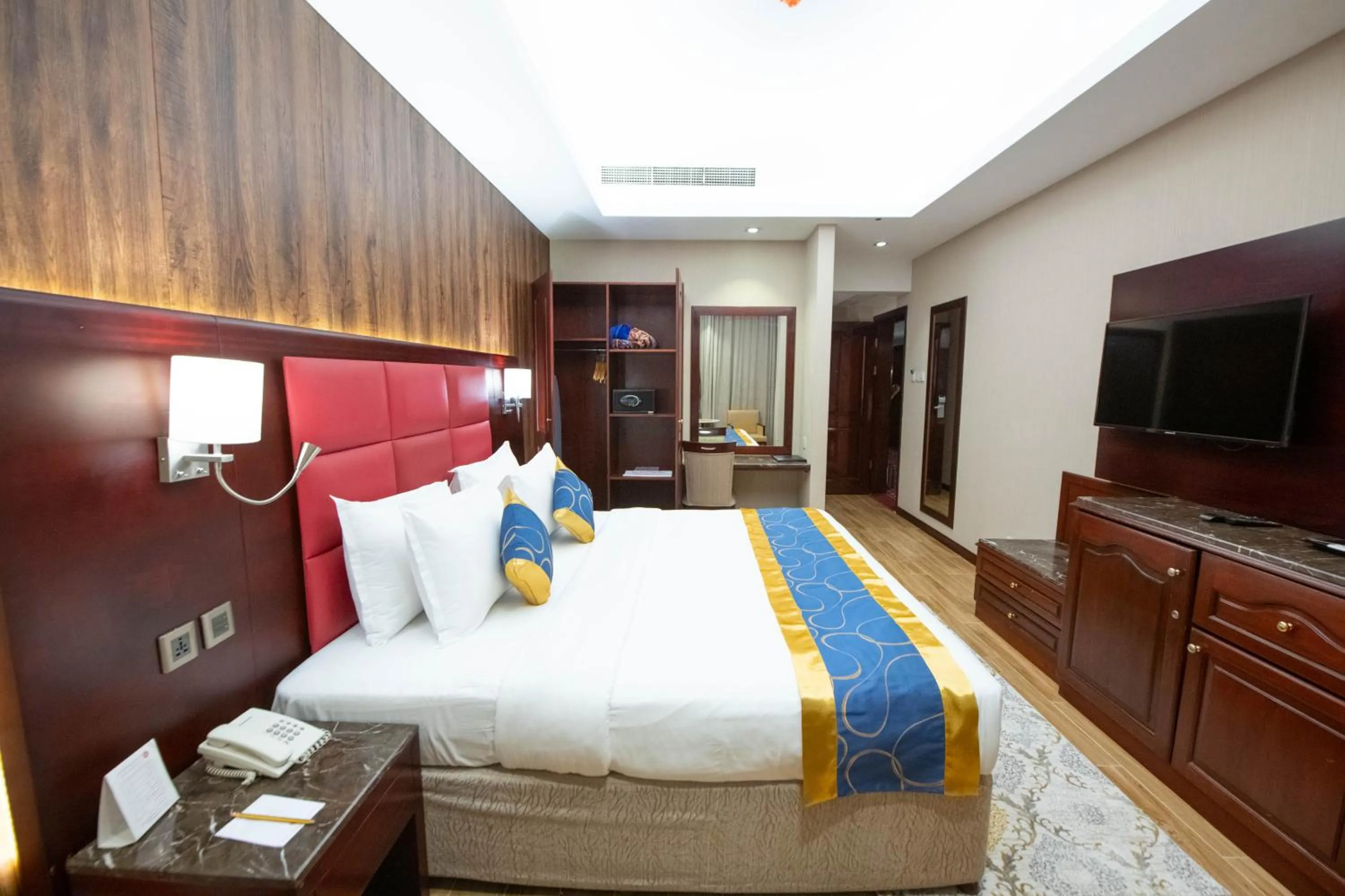 TV and multimedia, Bed in Ramee Guestline Hotel
