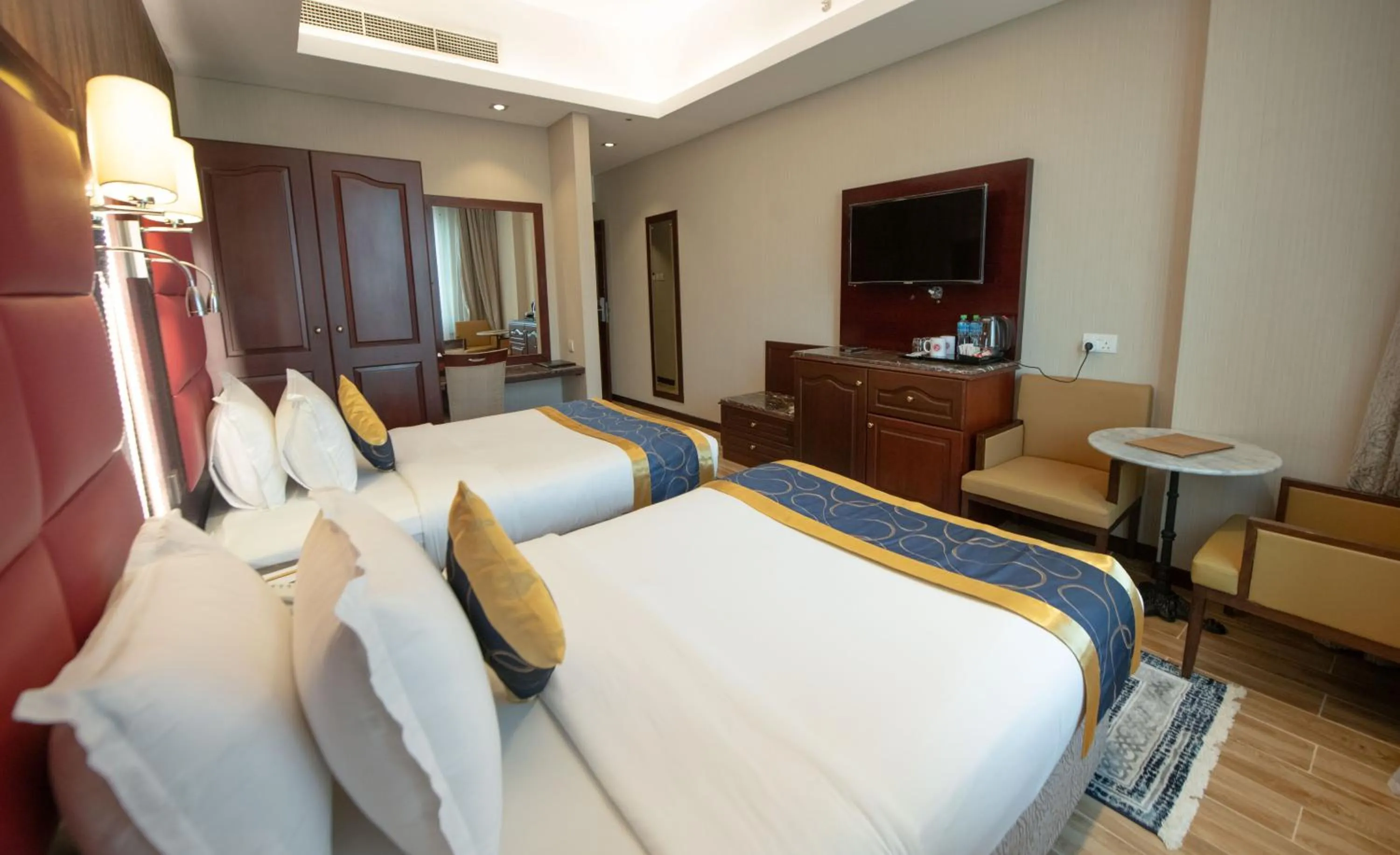 TV and multimedia, Bed in Ramee Guestline Hotel