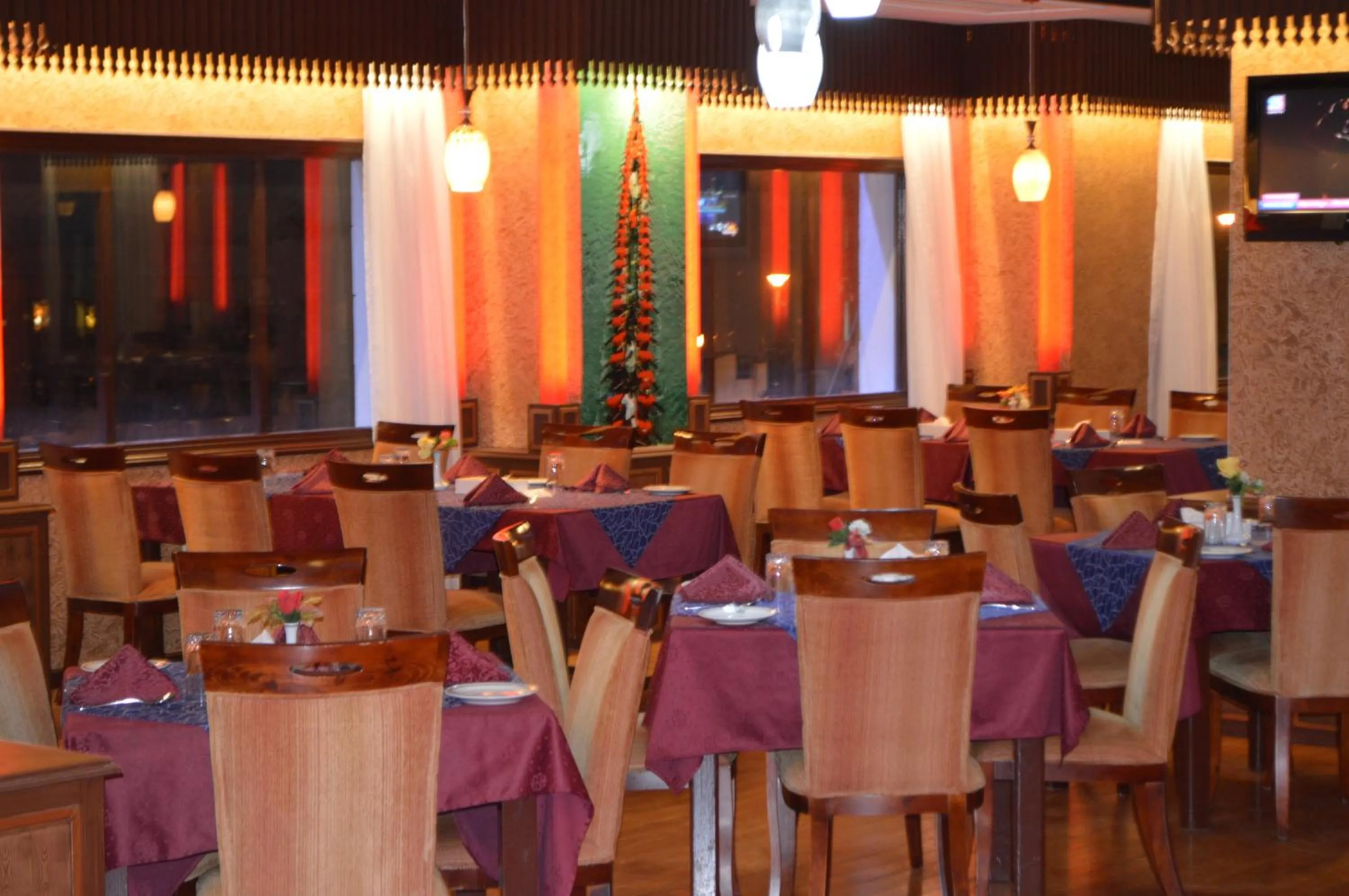 Restaurant/places to eat in Ramee Guestline Hotel