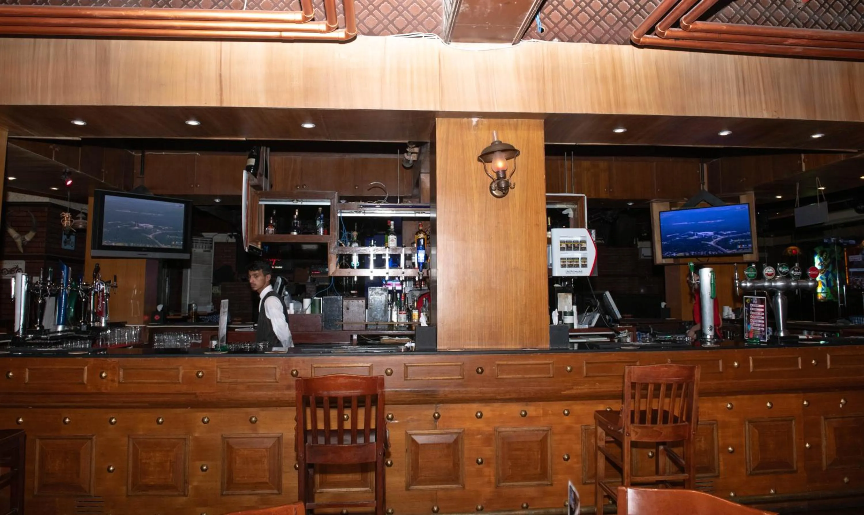 Restaurant/places to eat in Ramee Guestline Hotel