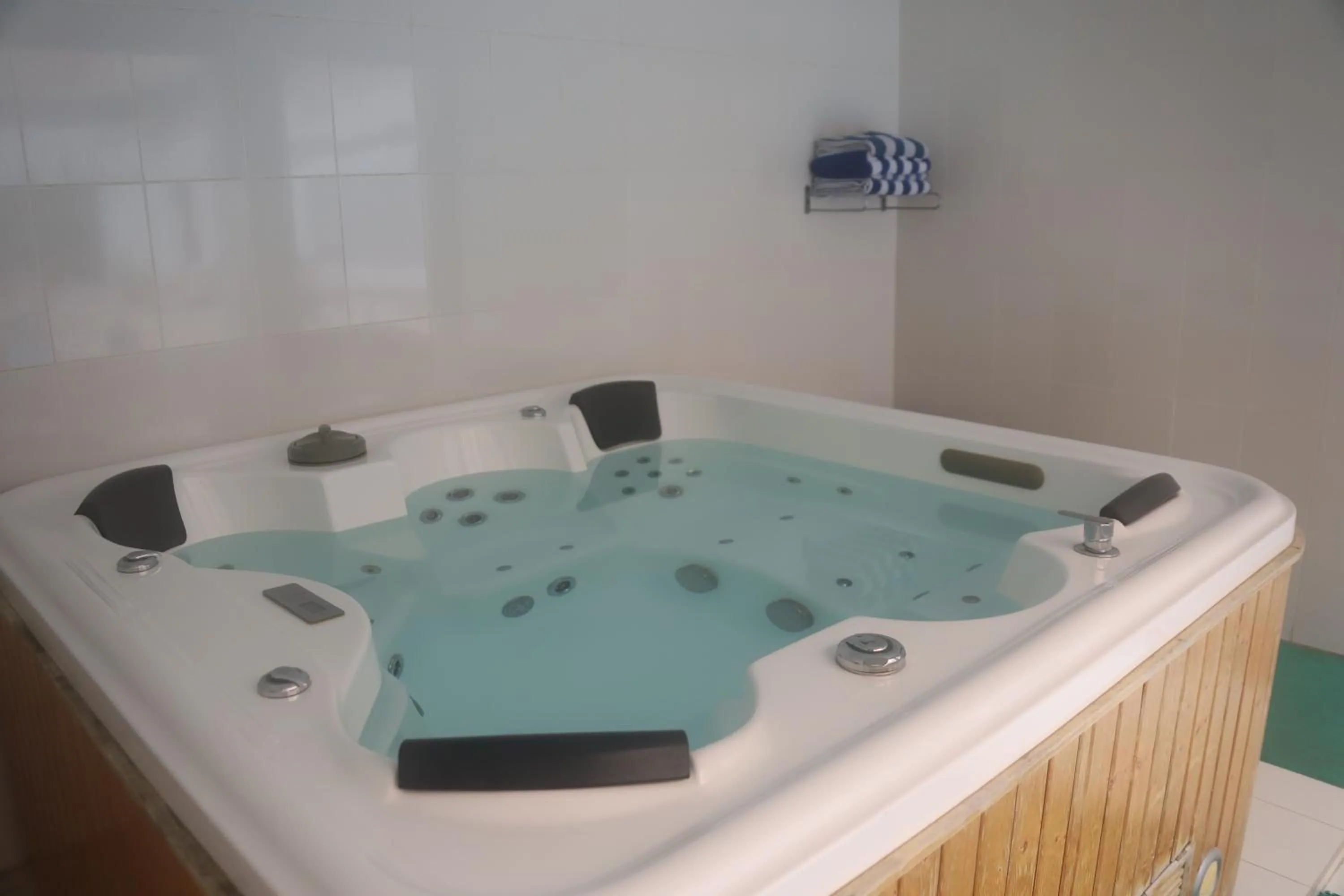 Hot Tub in Ramee Guestline Hotel