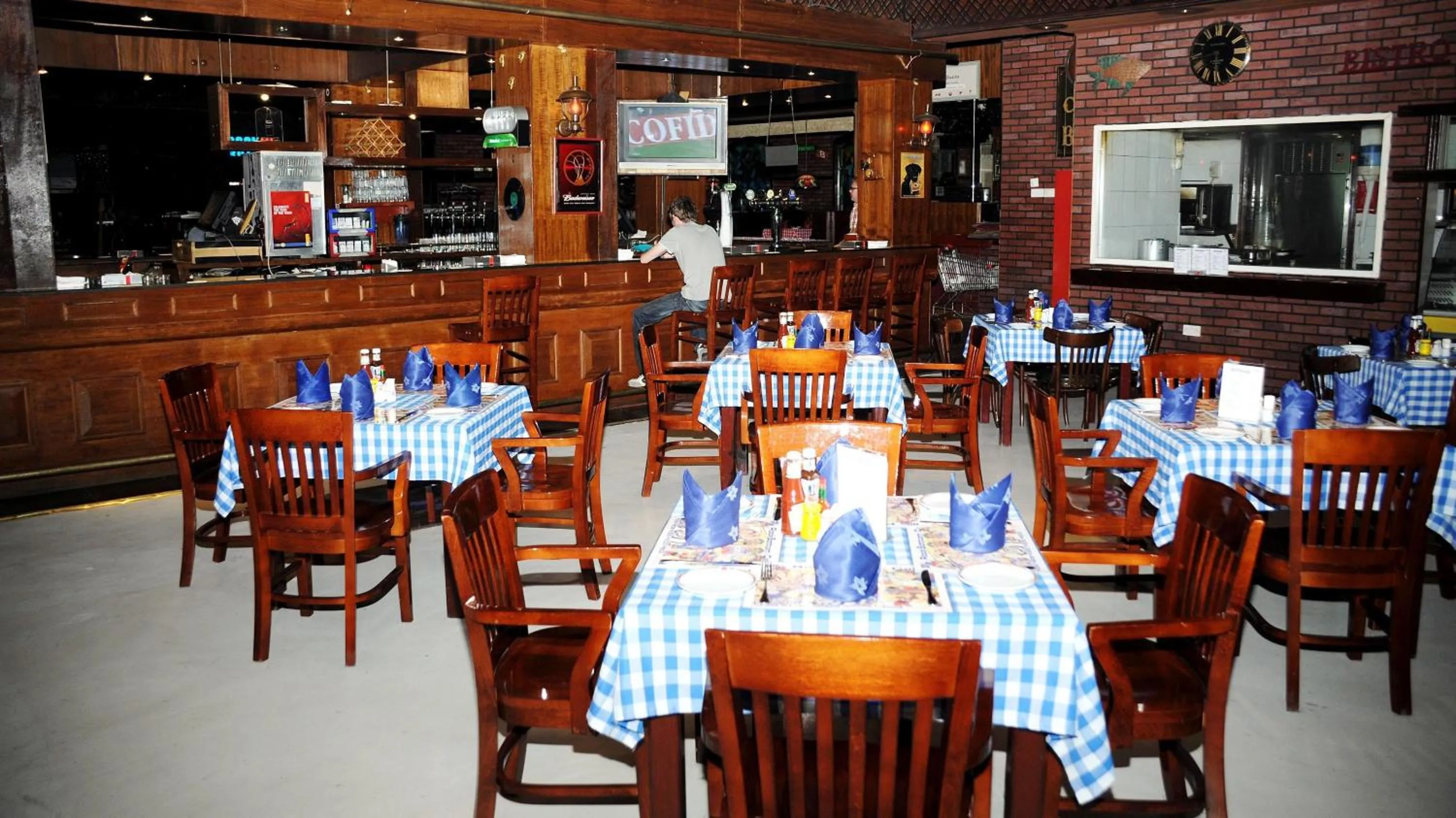 Restaurant/places to eat in Ramee Guestline Hotel